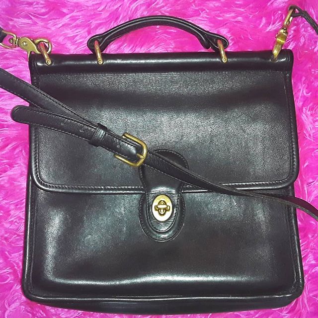I turned around, and there she was staring at me, my oh my how the vintage Coach Goddesses love me!😂❤❤ Willis Saddle Messenger bag will be up in my closet this evening!
.
.
.
.
.
.
.
.
.
.
.
.
.
.
.
.
.
.
.
.
.
.
.
.

#coach #vintagecoach #coachbags