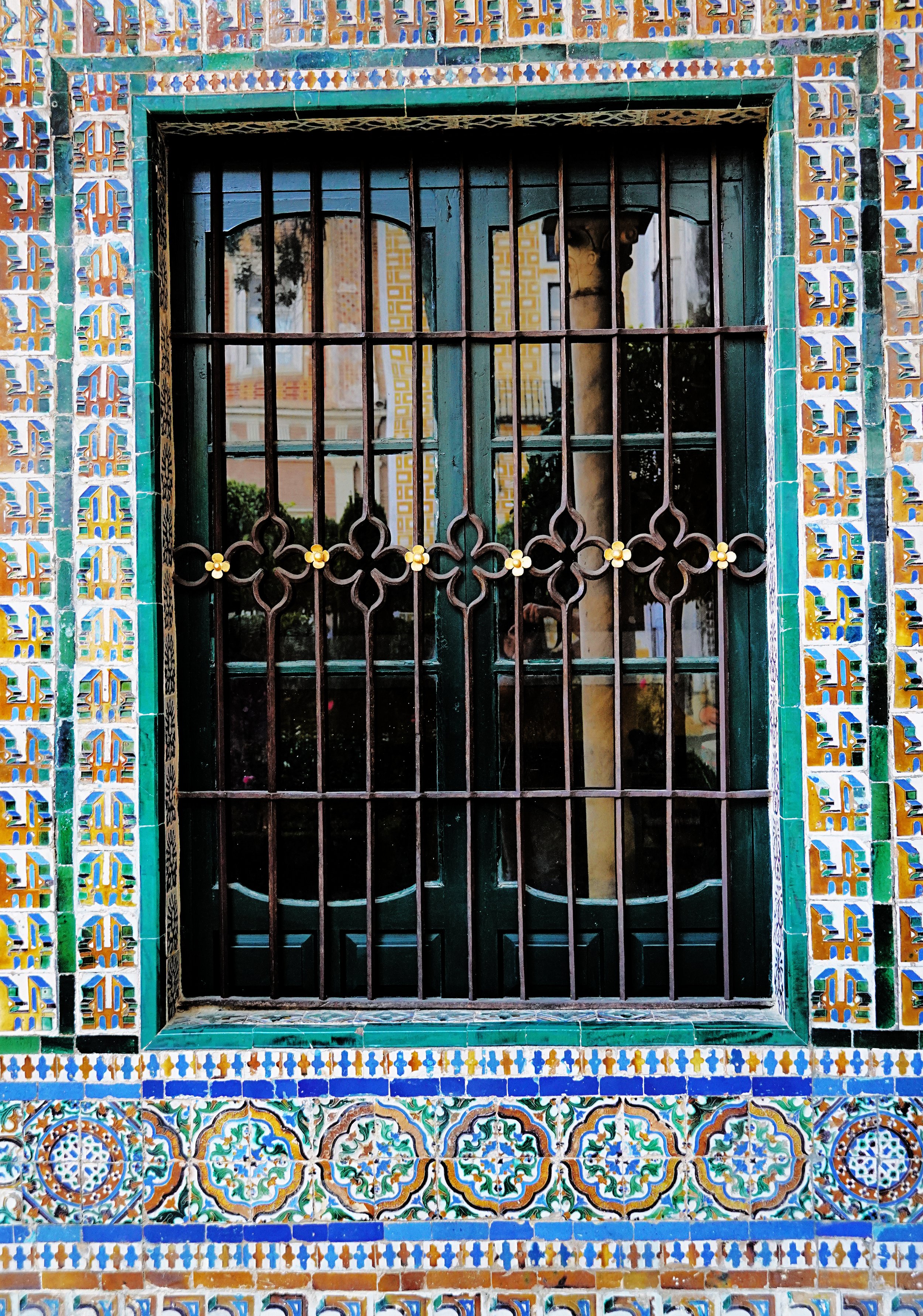 Sevilla - Casa Pilatos Window.jpg