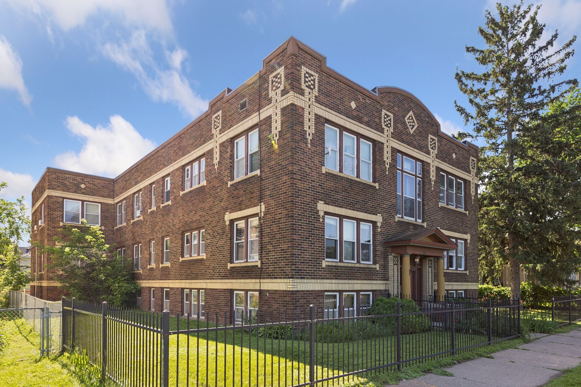 3939 Chicago Ave #104