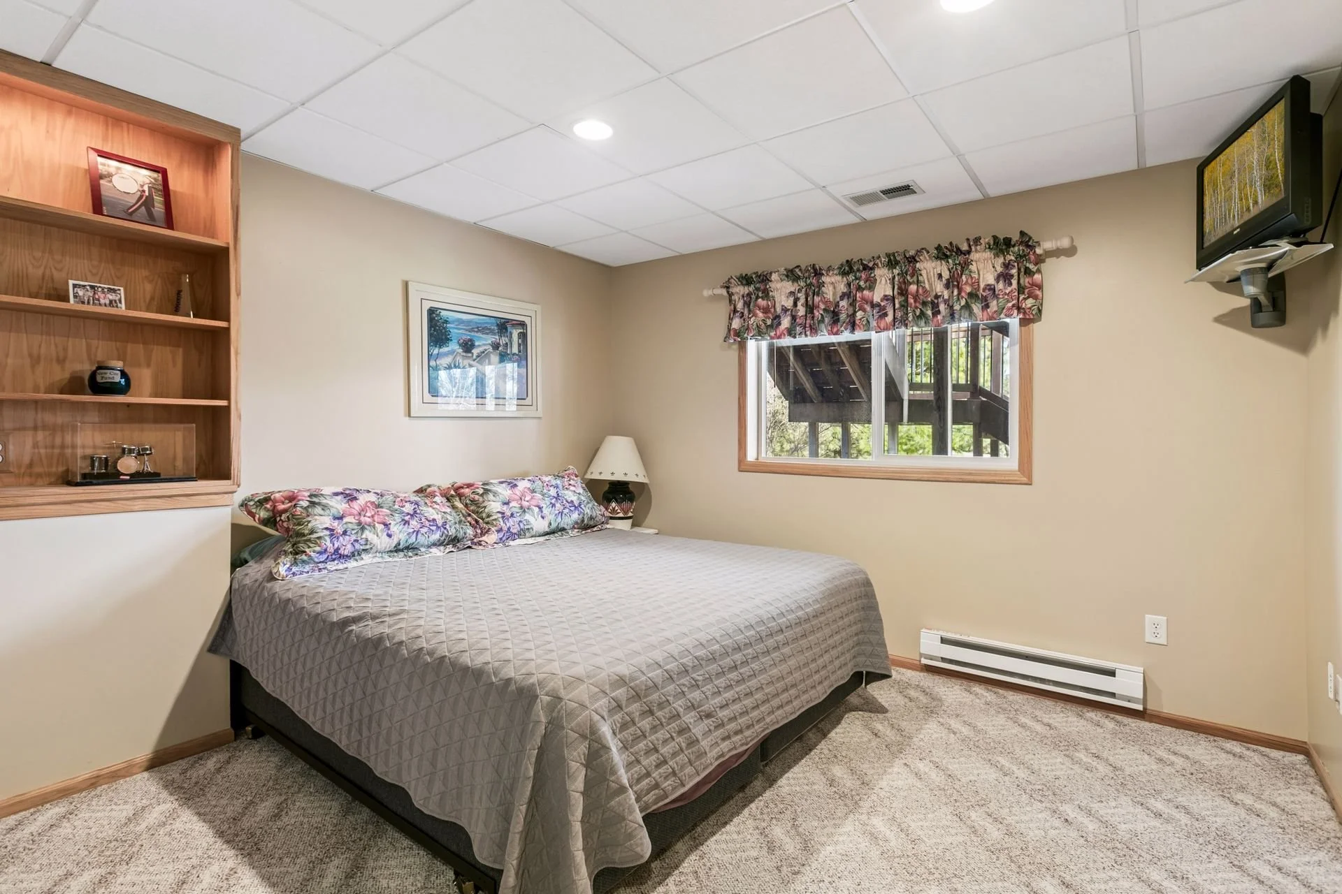 26 Fourth Bedroom.jpg