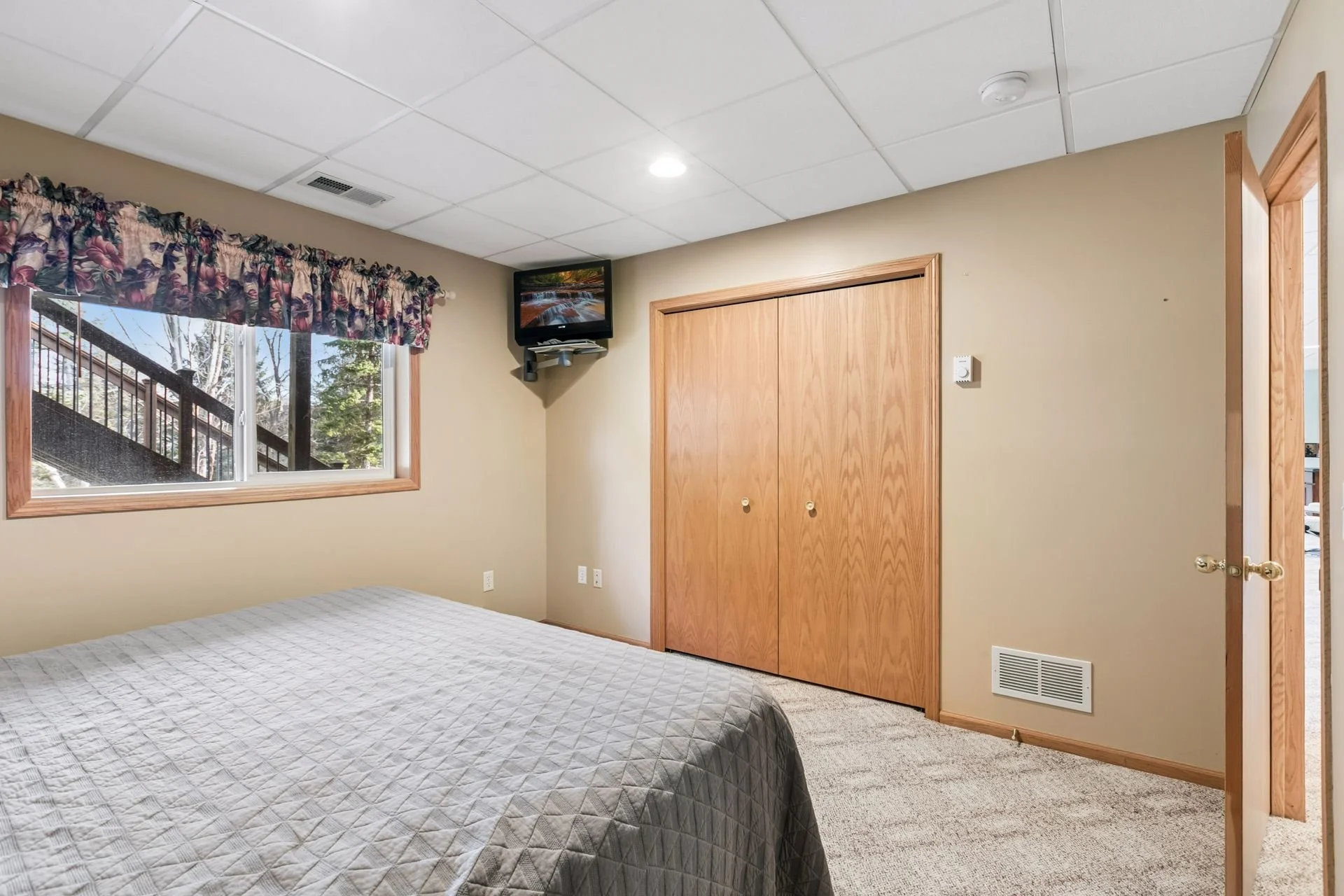 27 Fourth Bedroom.jpg