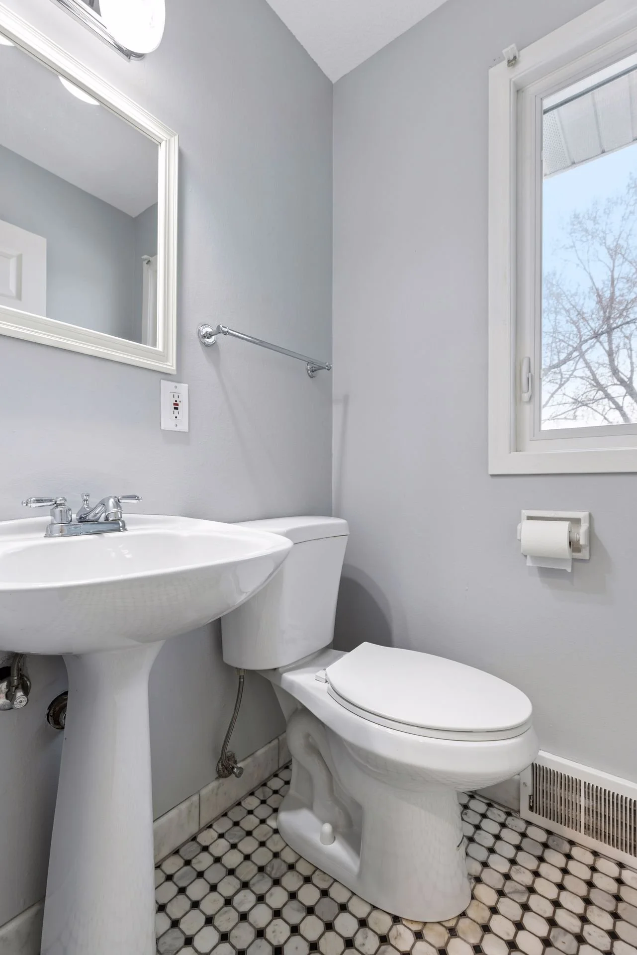 7.5 MF Half Bath.jpg