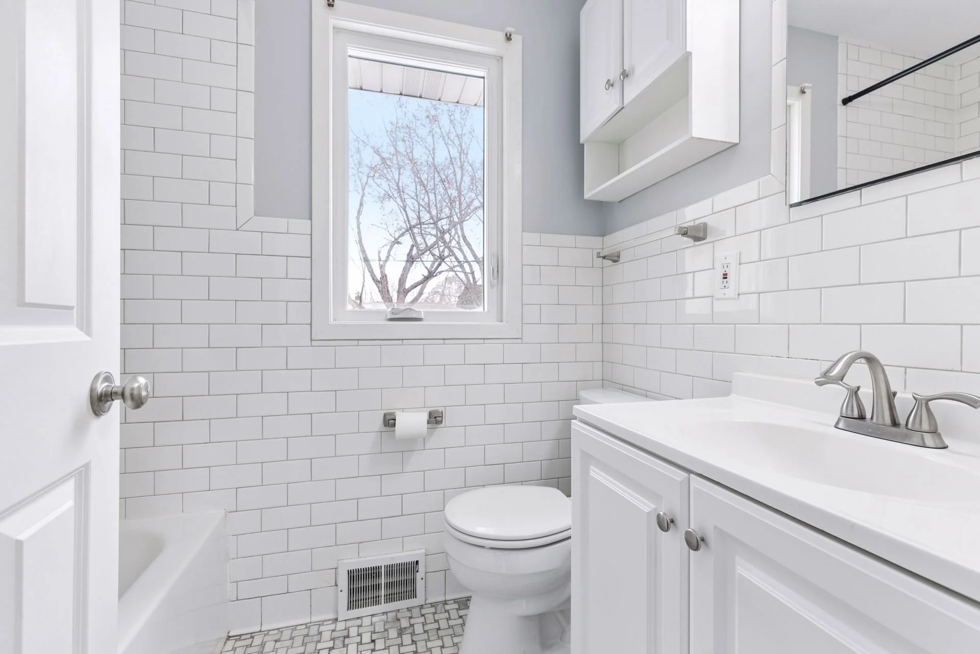 30 MF Full Bathroom.jpg