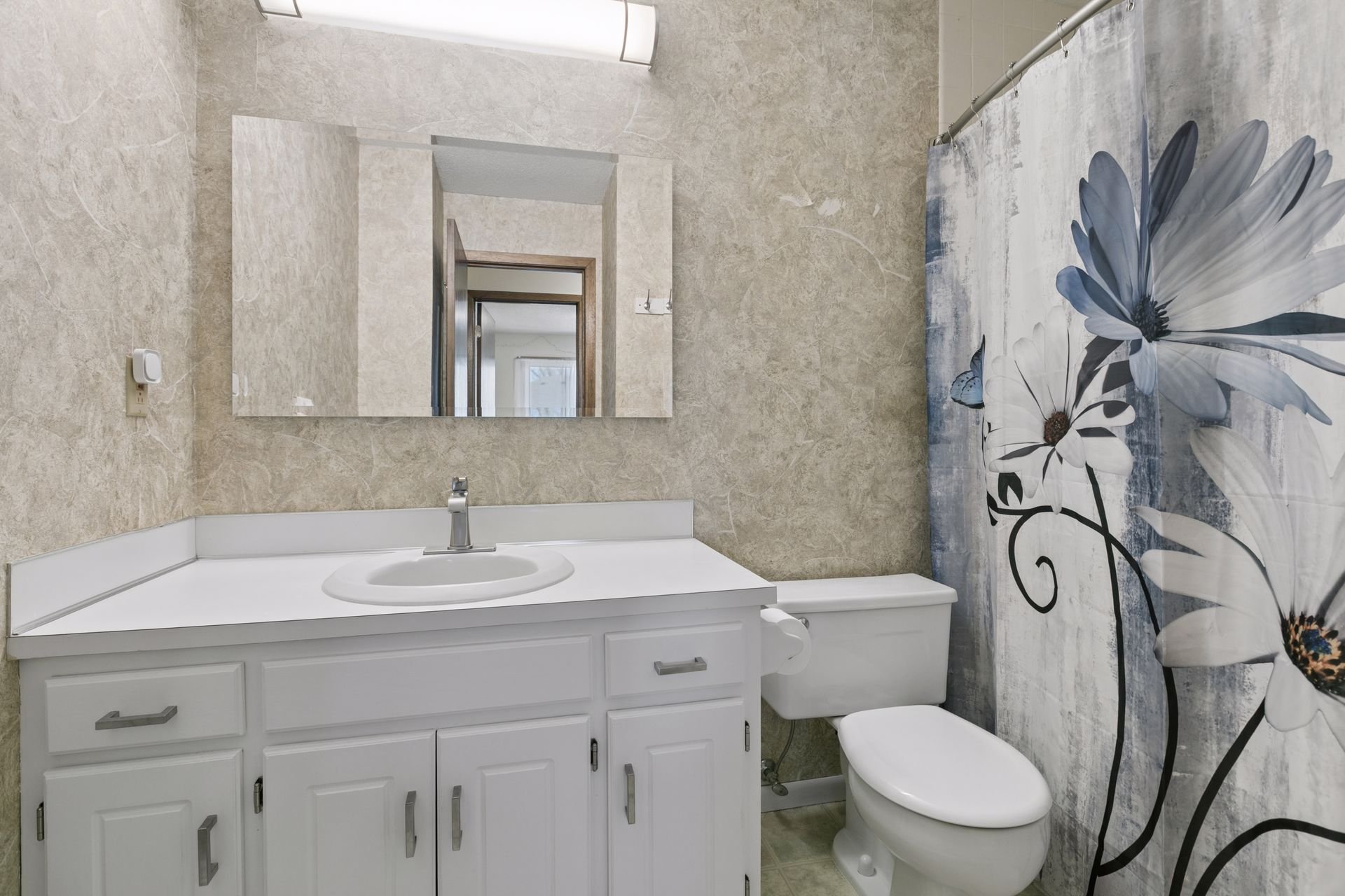 13 Main Floor Bathroom.jpg