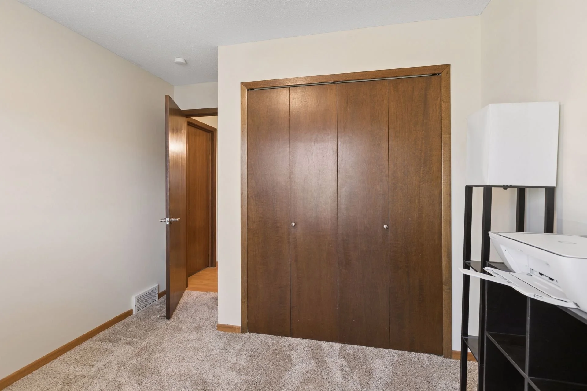 15 Second Bedroom.jpg