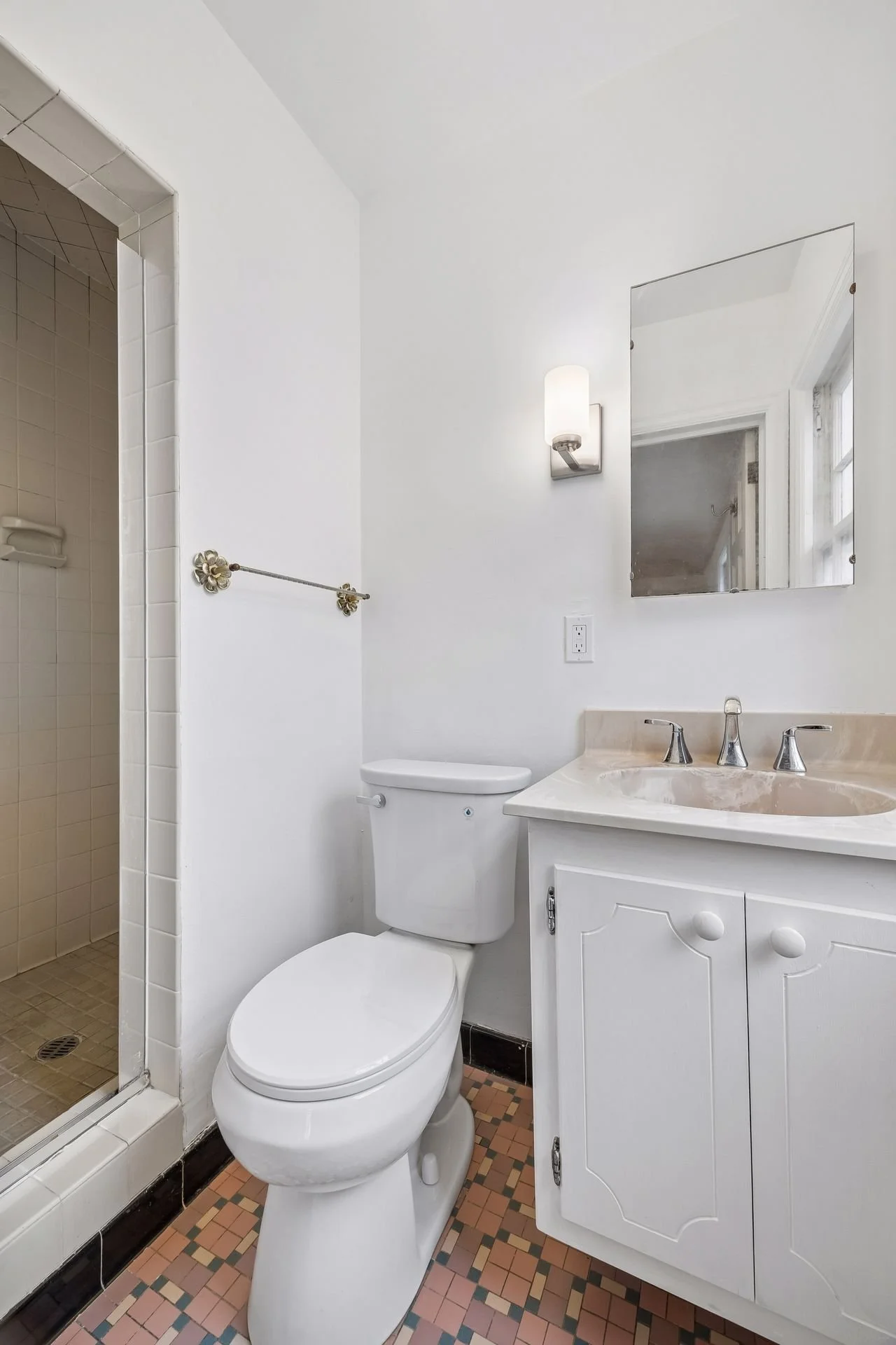 10 Primary Bathroom.jpg