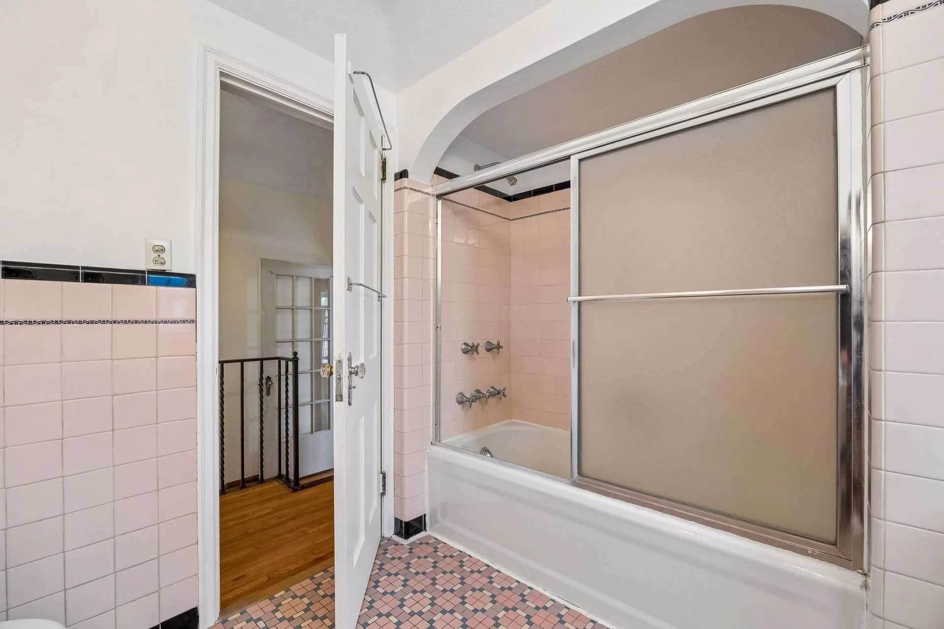 47 Upper Level Full Bathroom.jpg