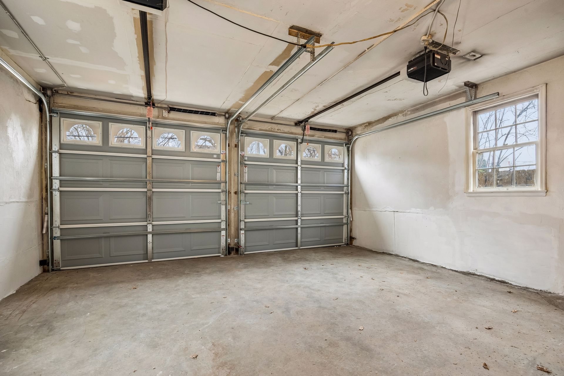 52 Garage Interior.jpg