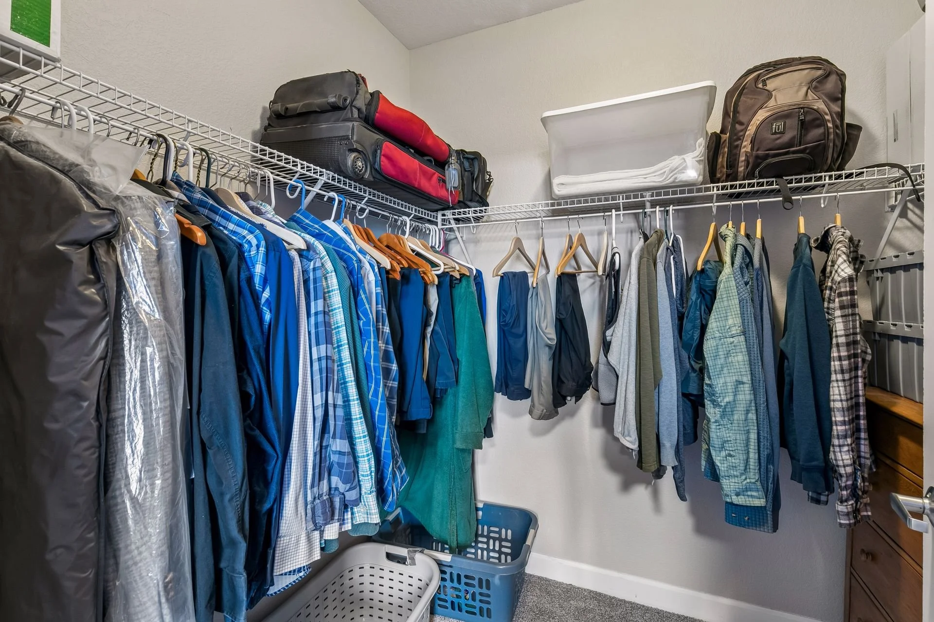 14 Walk-in Closet.jpg