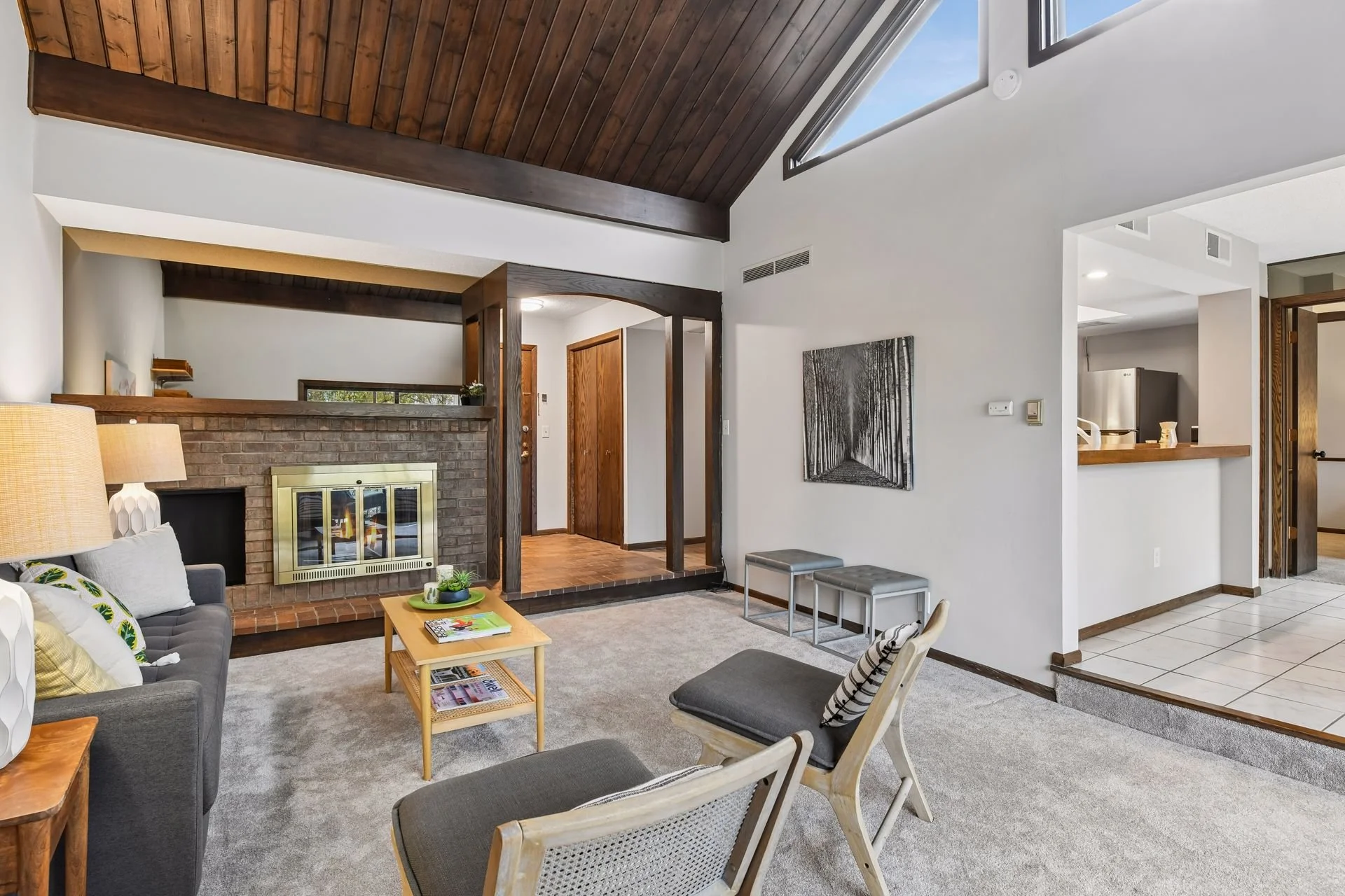 2 Living Room.jpg
