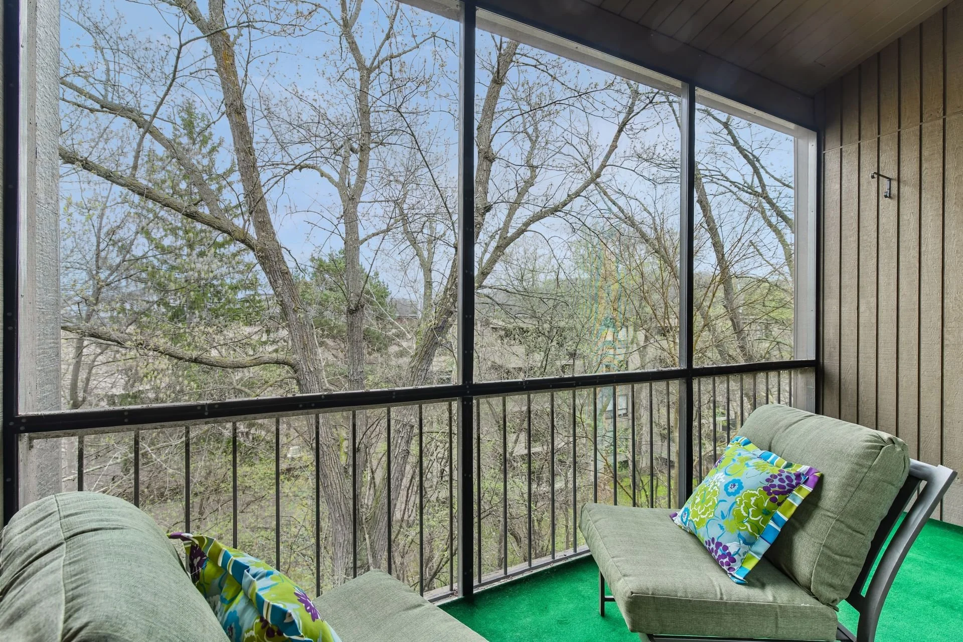 3.5 Screened Balcony.jpg