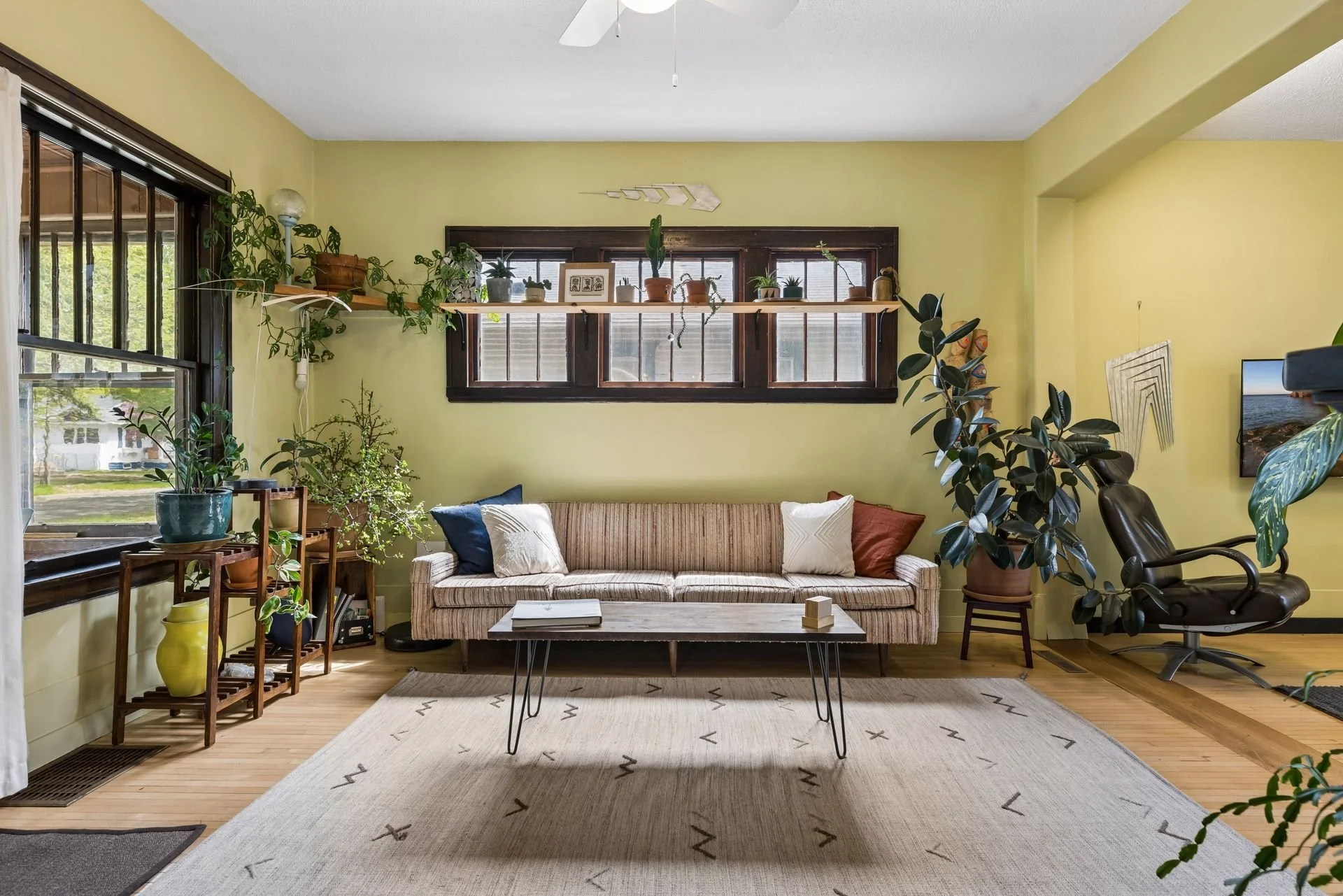 4 Living Room.jpg
