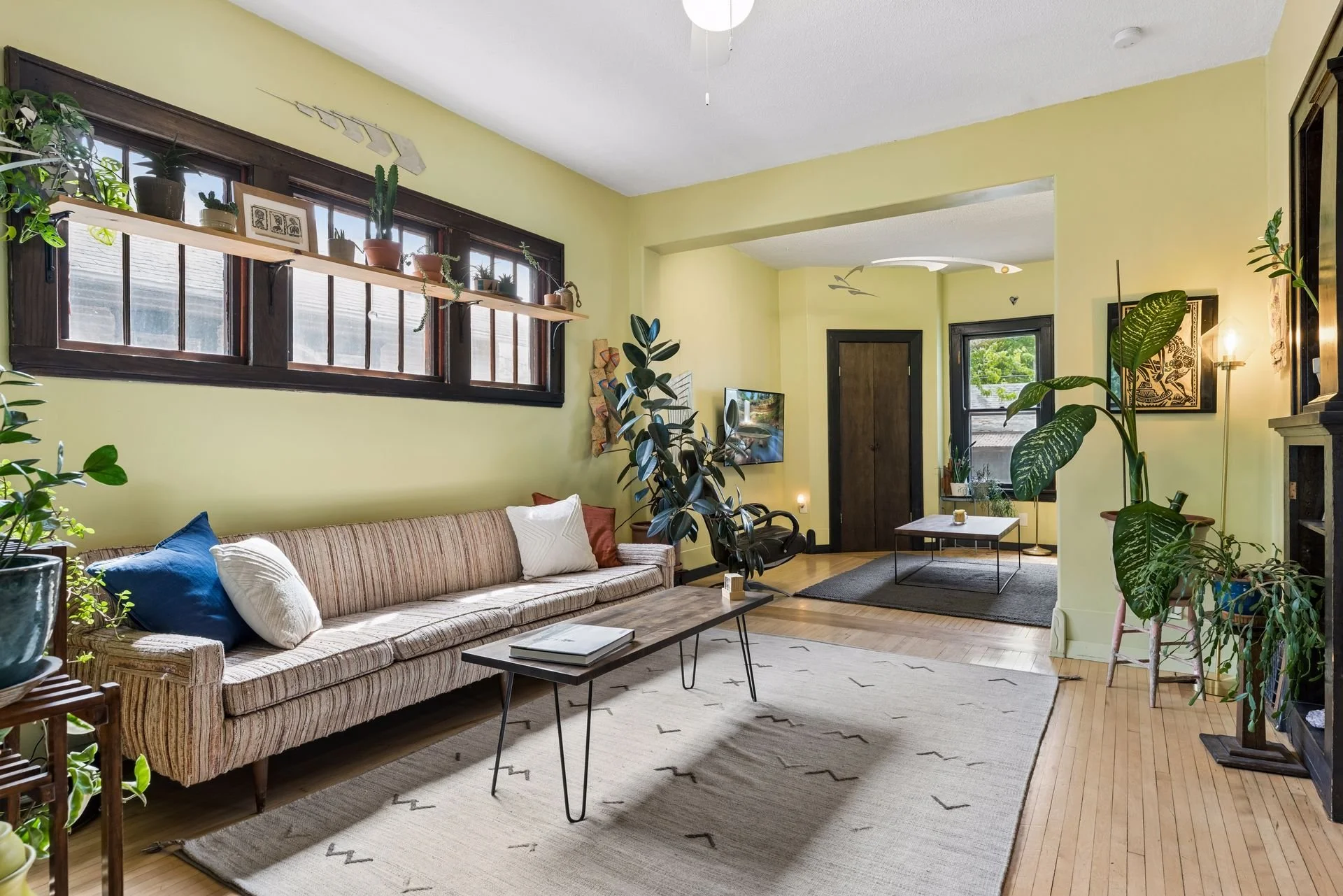 5 Living Room.jpg