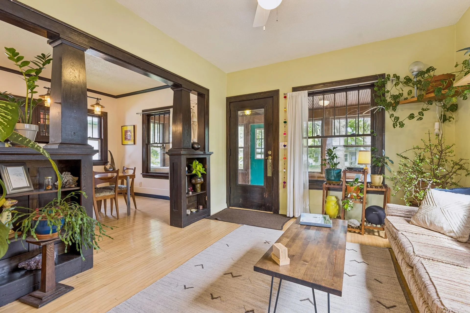 6 Living Room.jpg