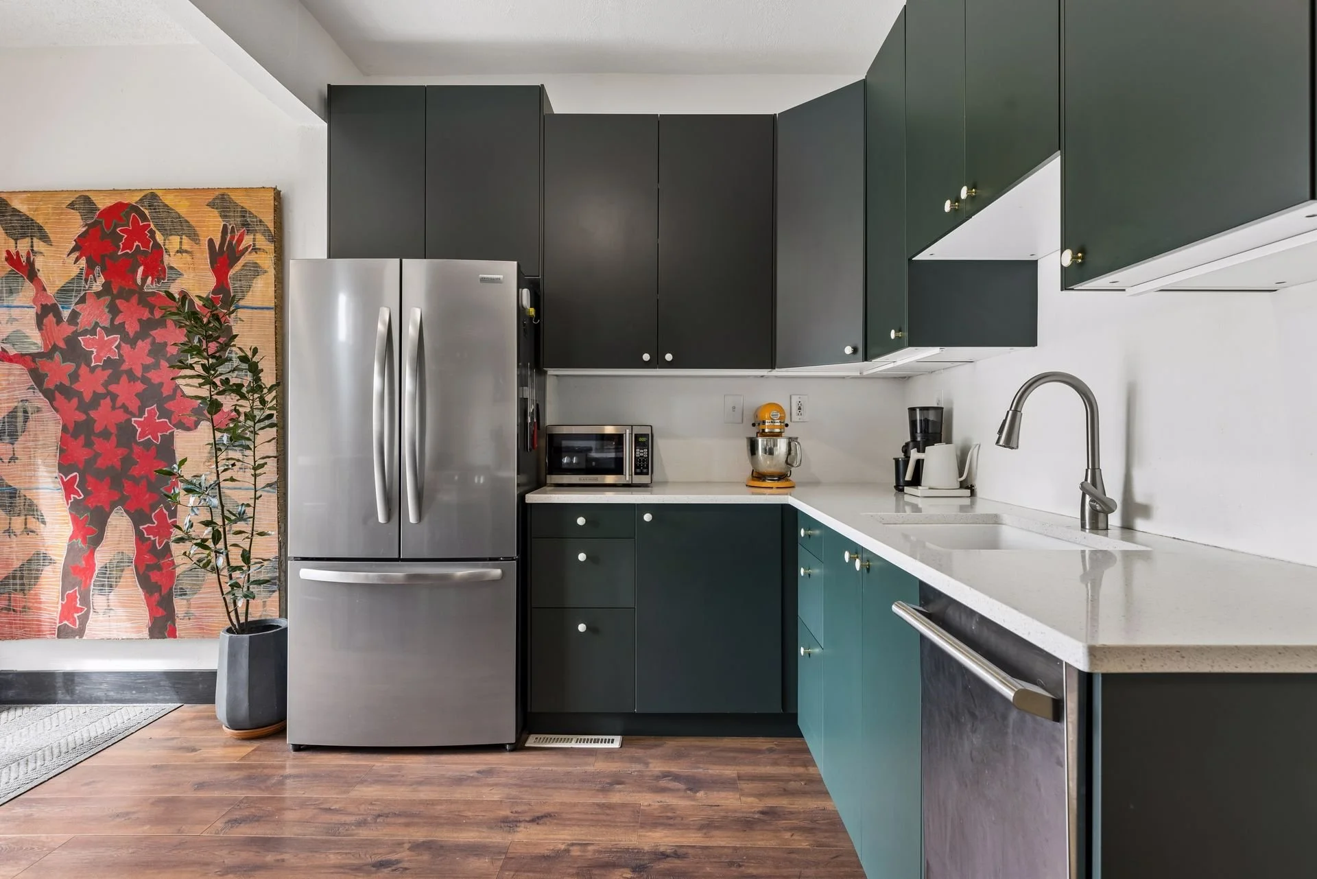 12 Kitchen.jpg