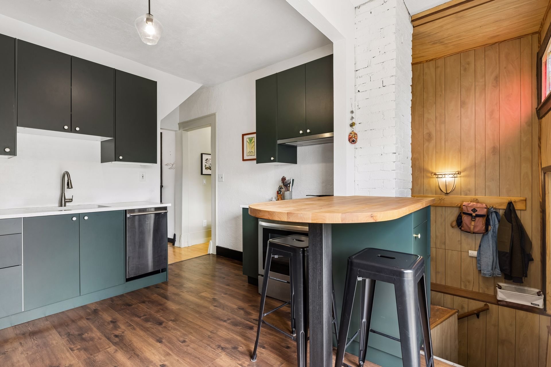 14 Kitchen.jpg