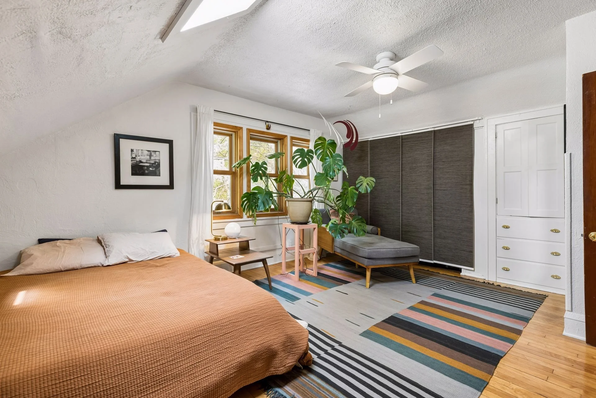 18 First Bedroom.jpg