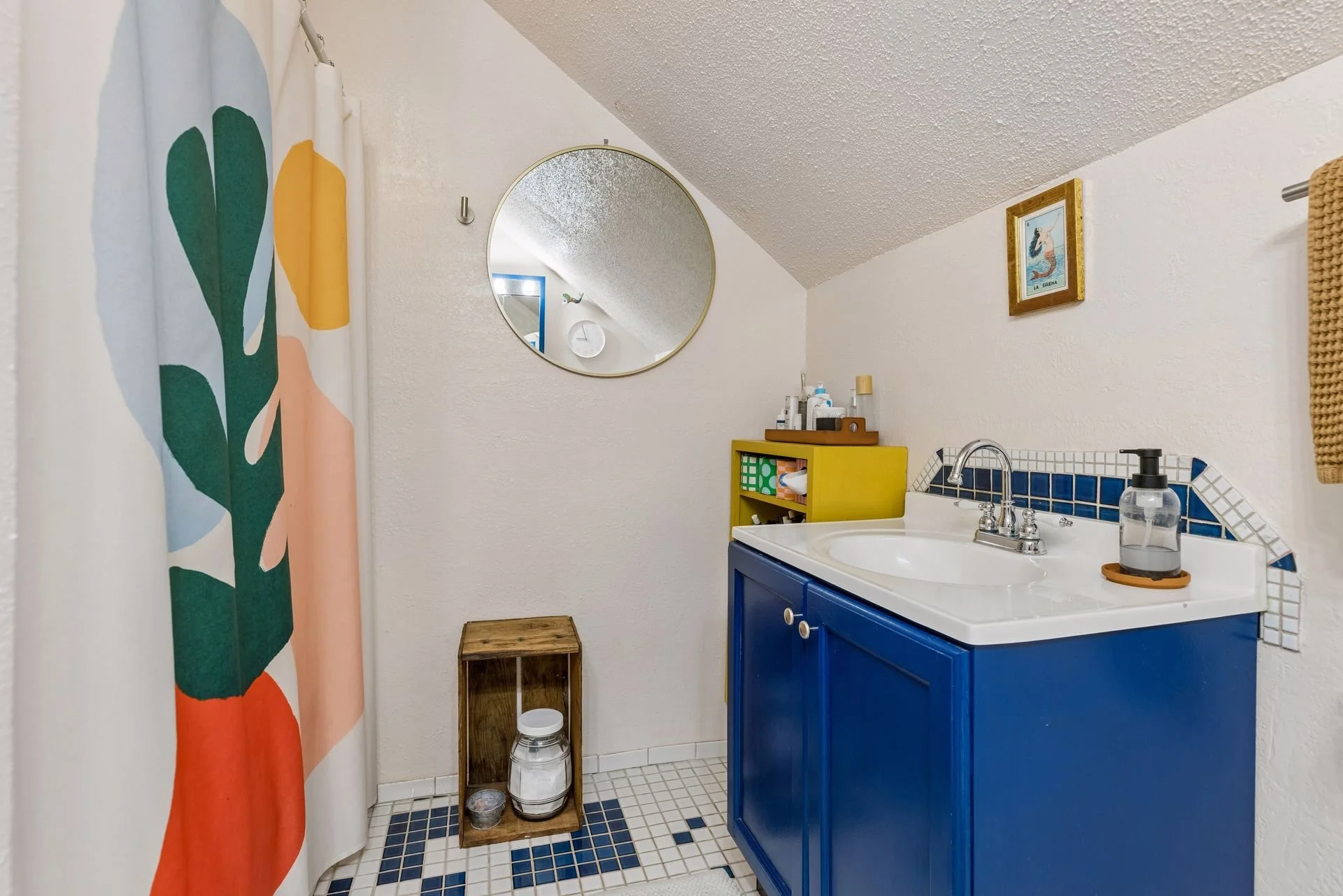 19 UL Full Bathroom.jpg