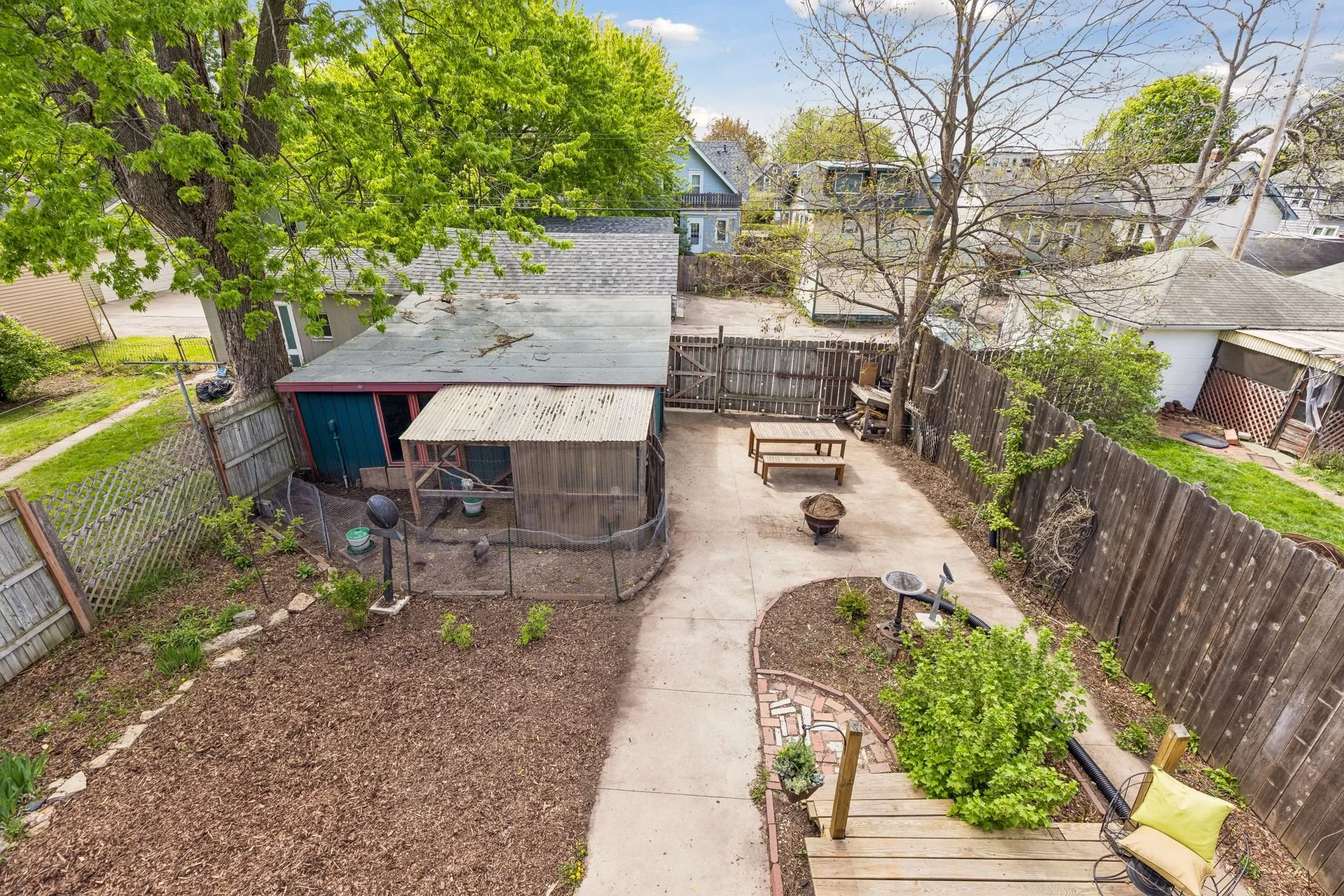 28 Back Yard.jpg