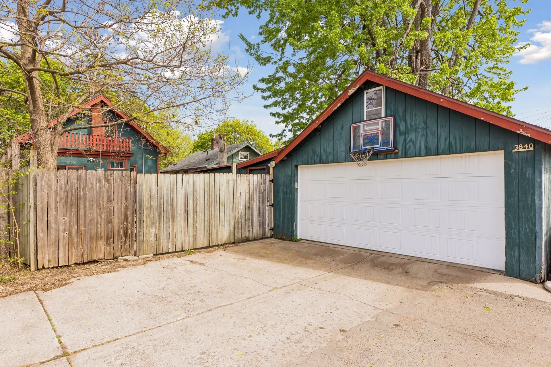 30 Garage.jpg