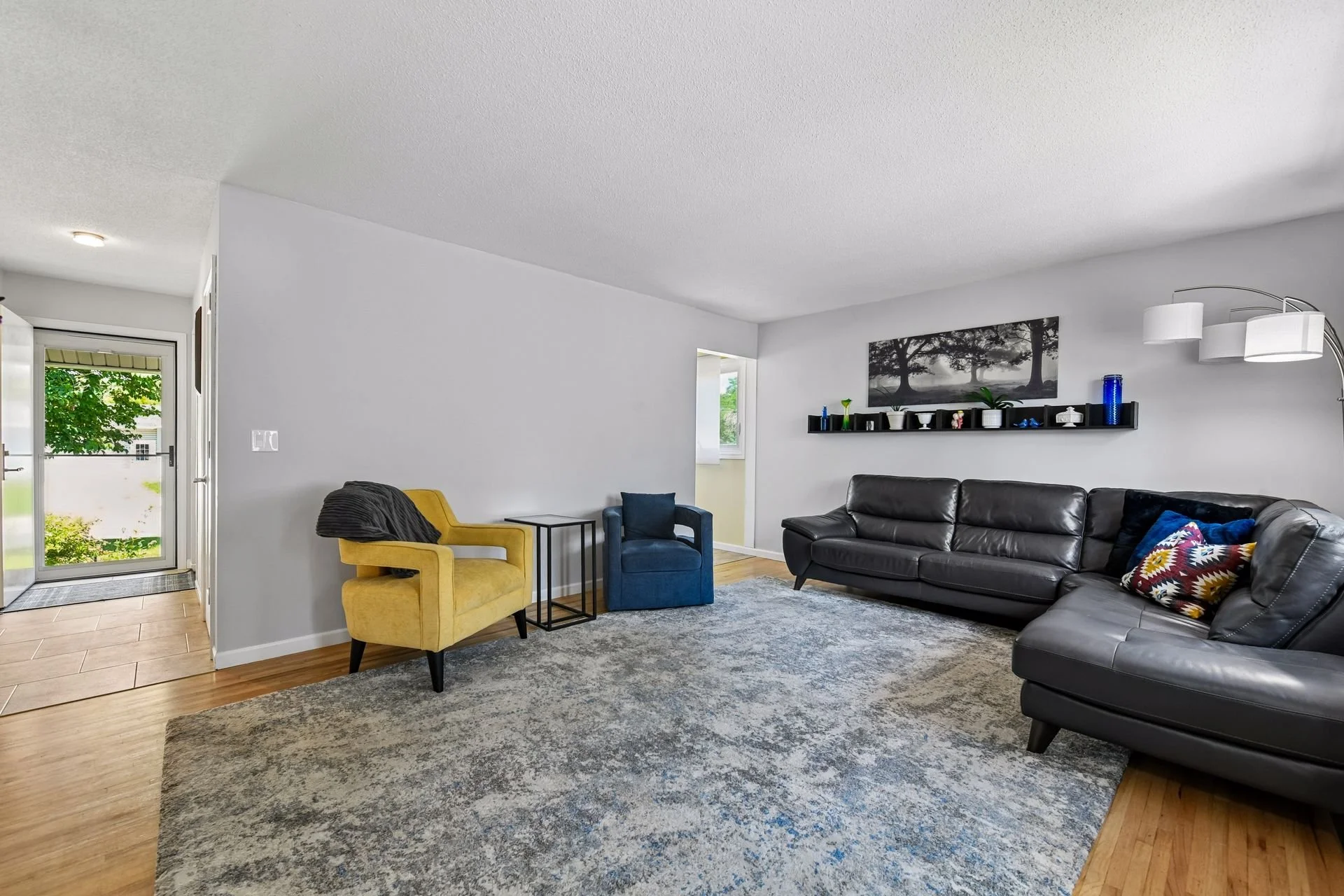 3 Living Room.jpg