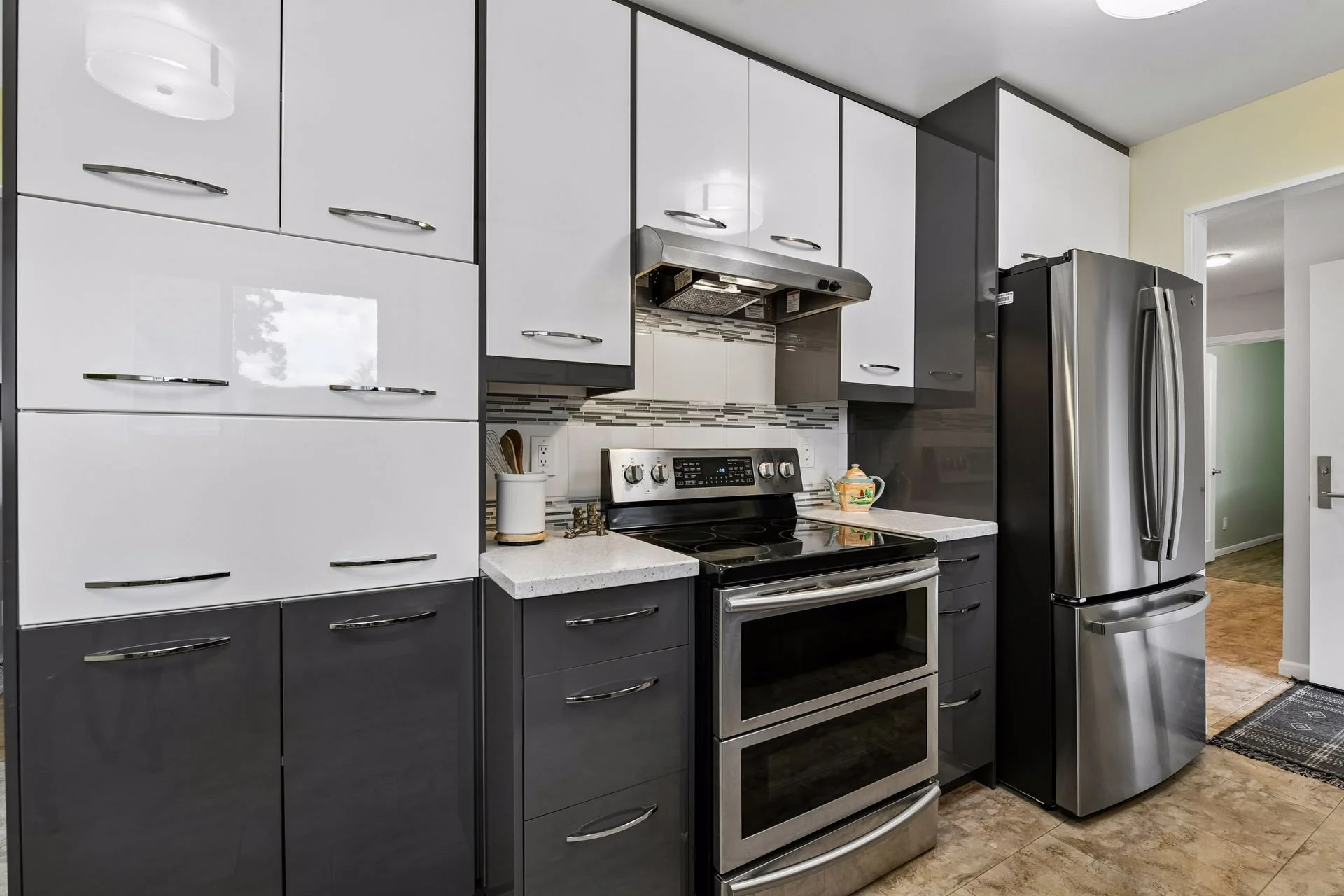 6 Kitchen.jpg