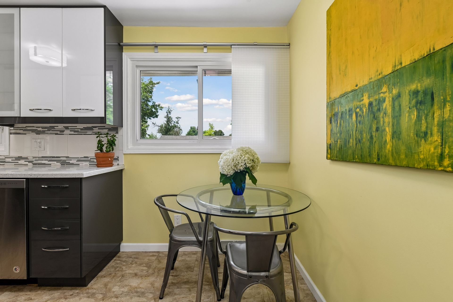 9 Dining Room.jpg