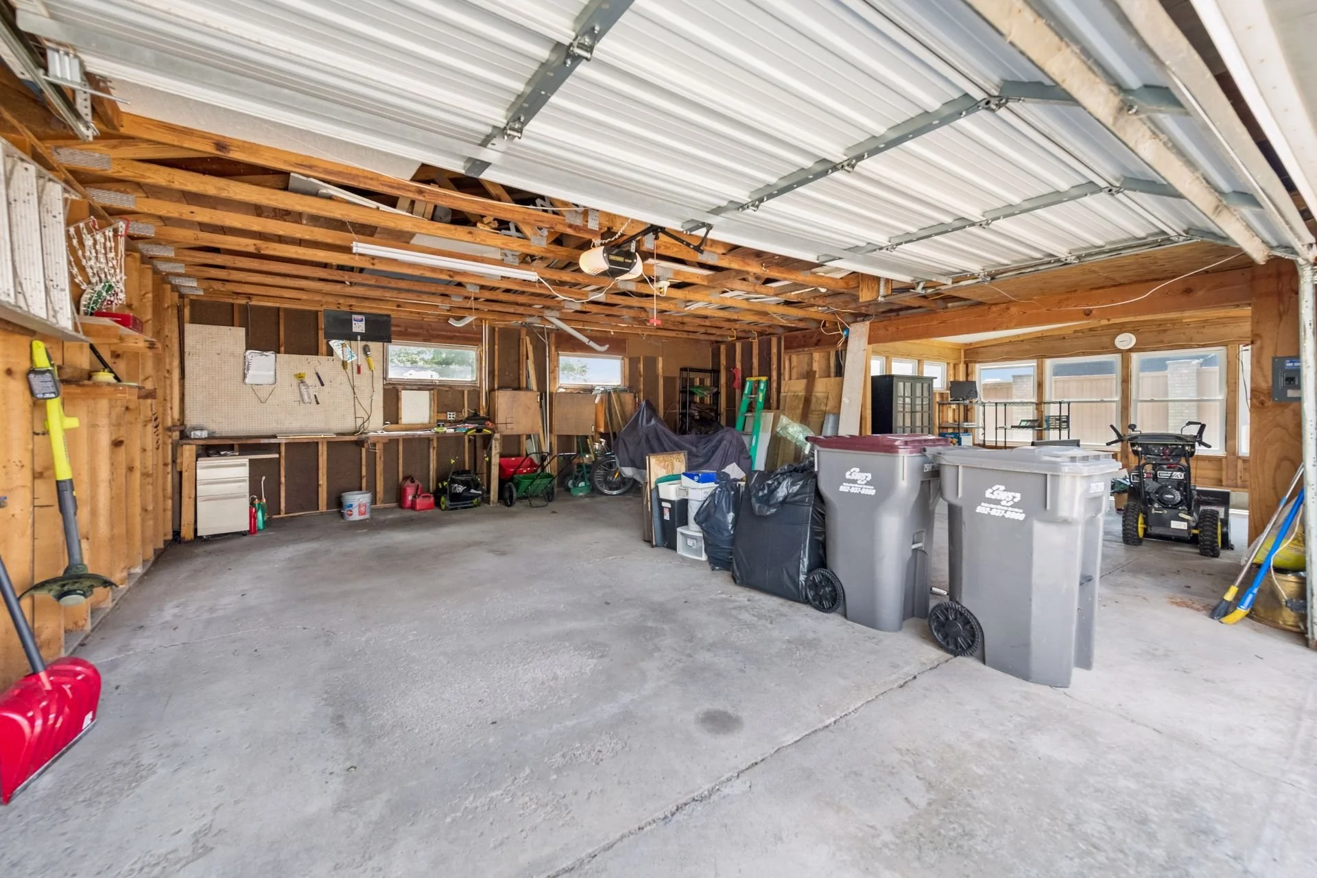 21 Garage Interior.jpg