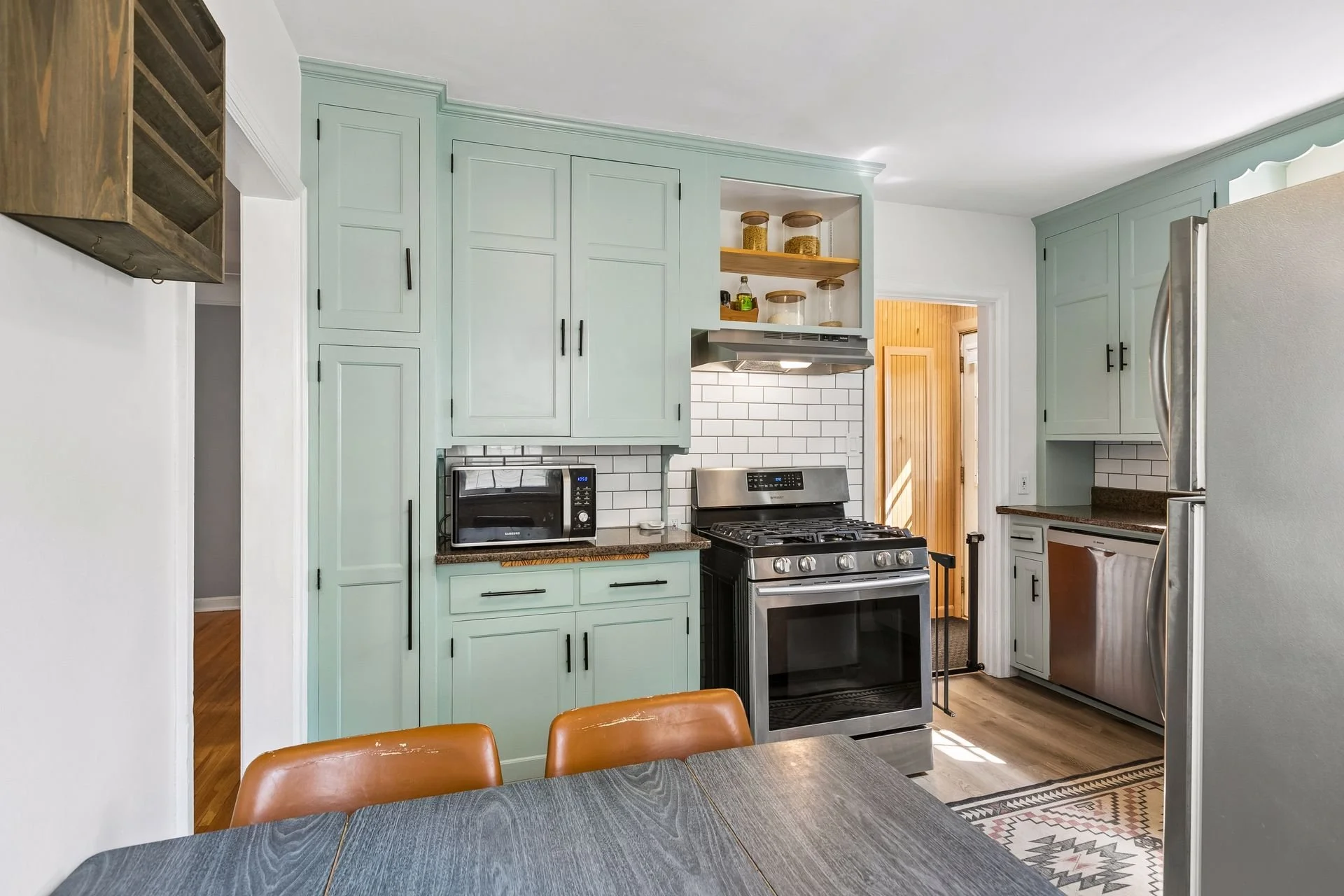6 Kitchen.jpg