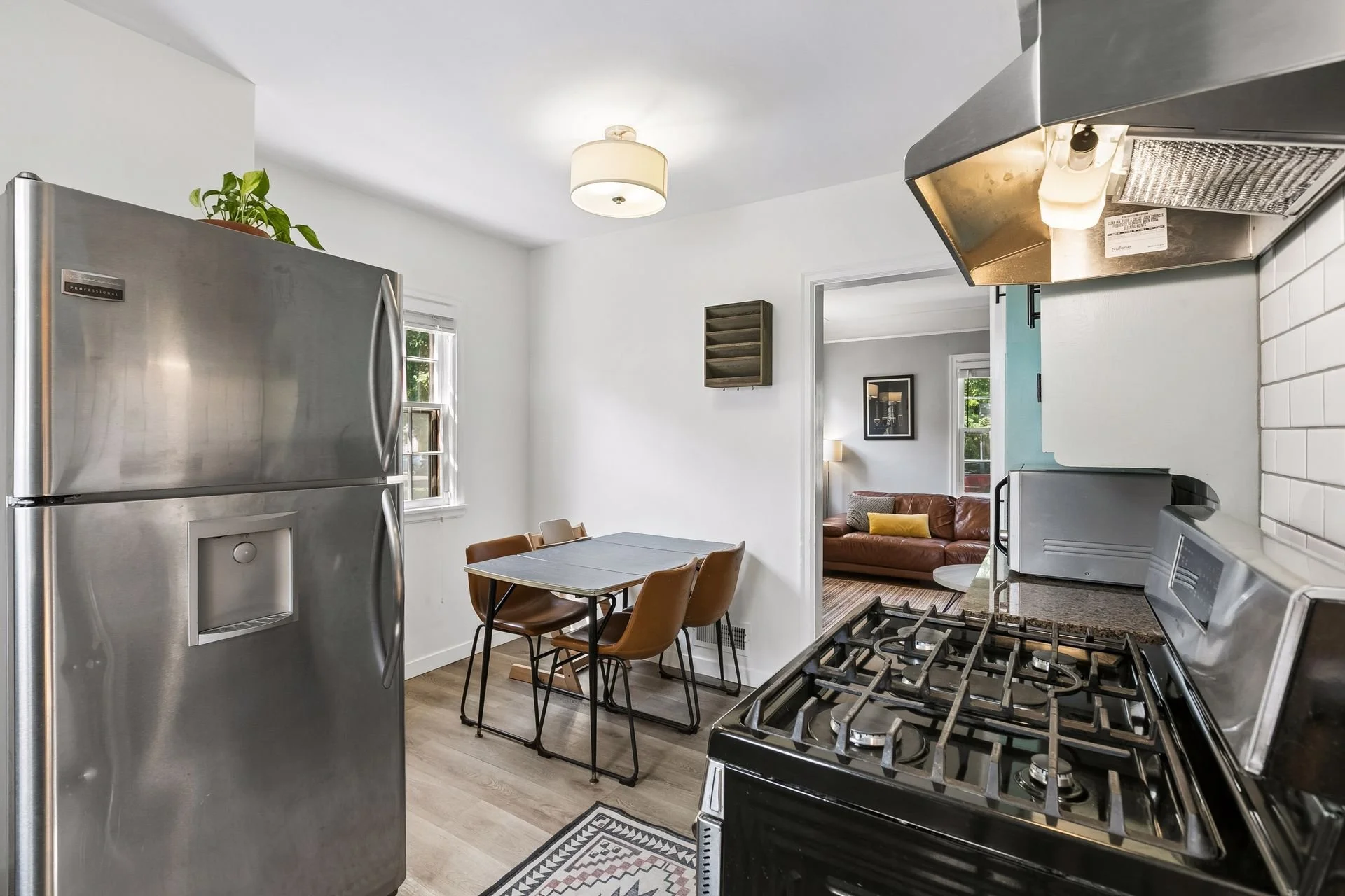 8 Kitchen.jpg