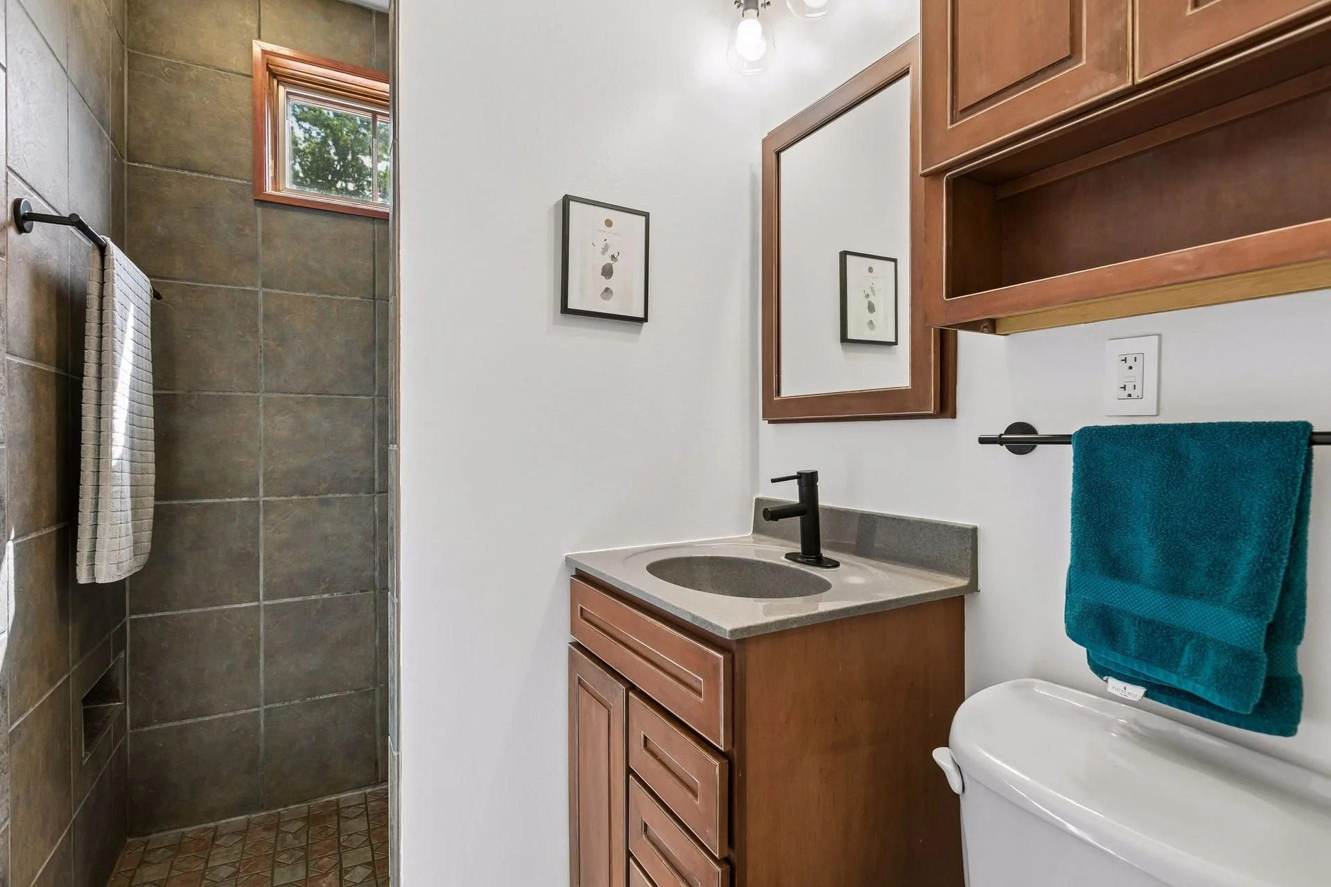 13 Main Floor Full Bathroom.jpg
