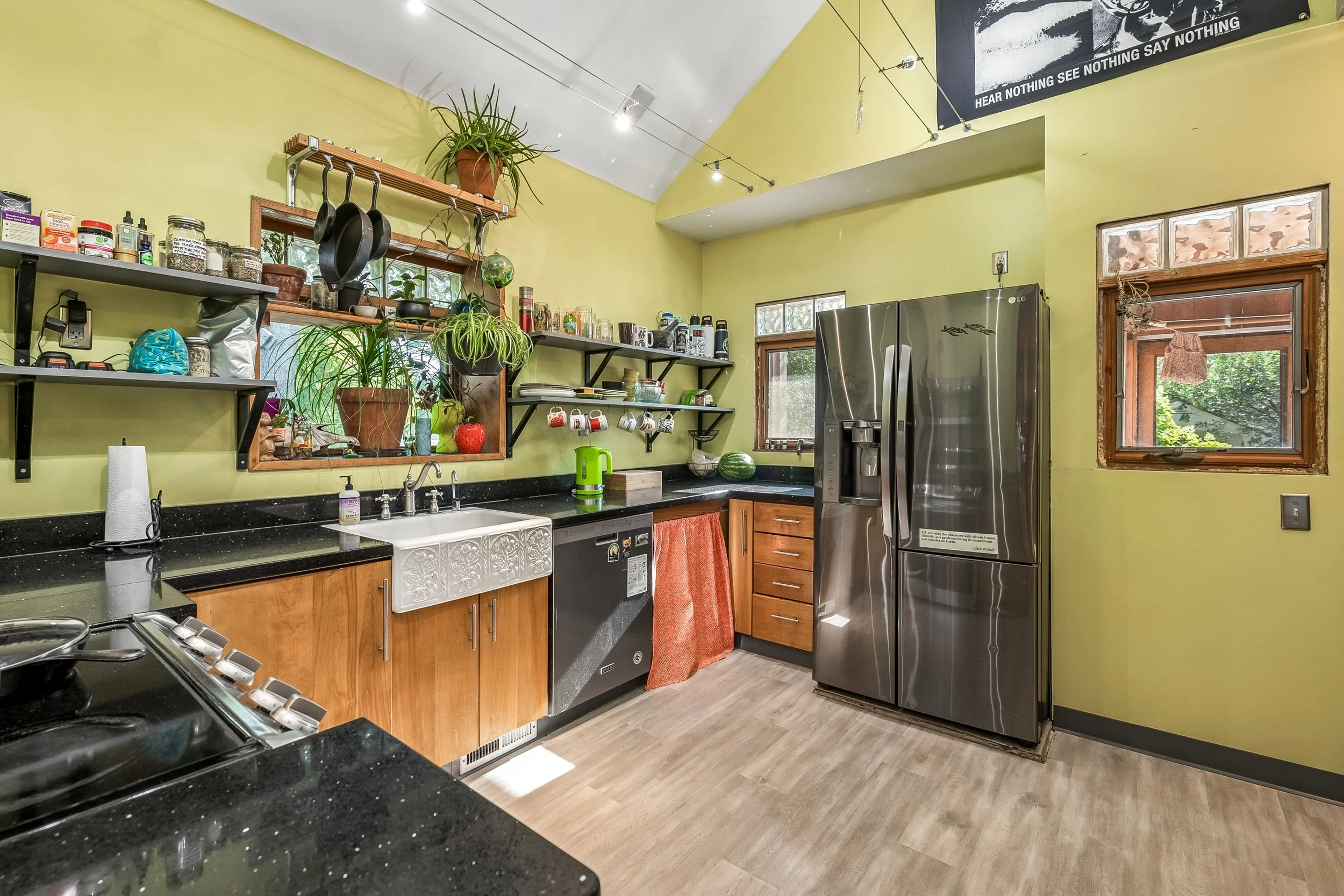 6 Kitchen 1.jpg