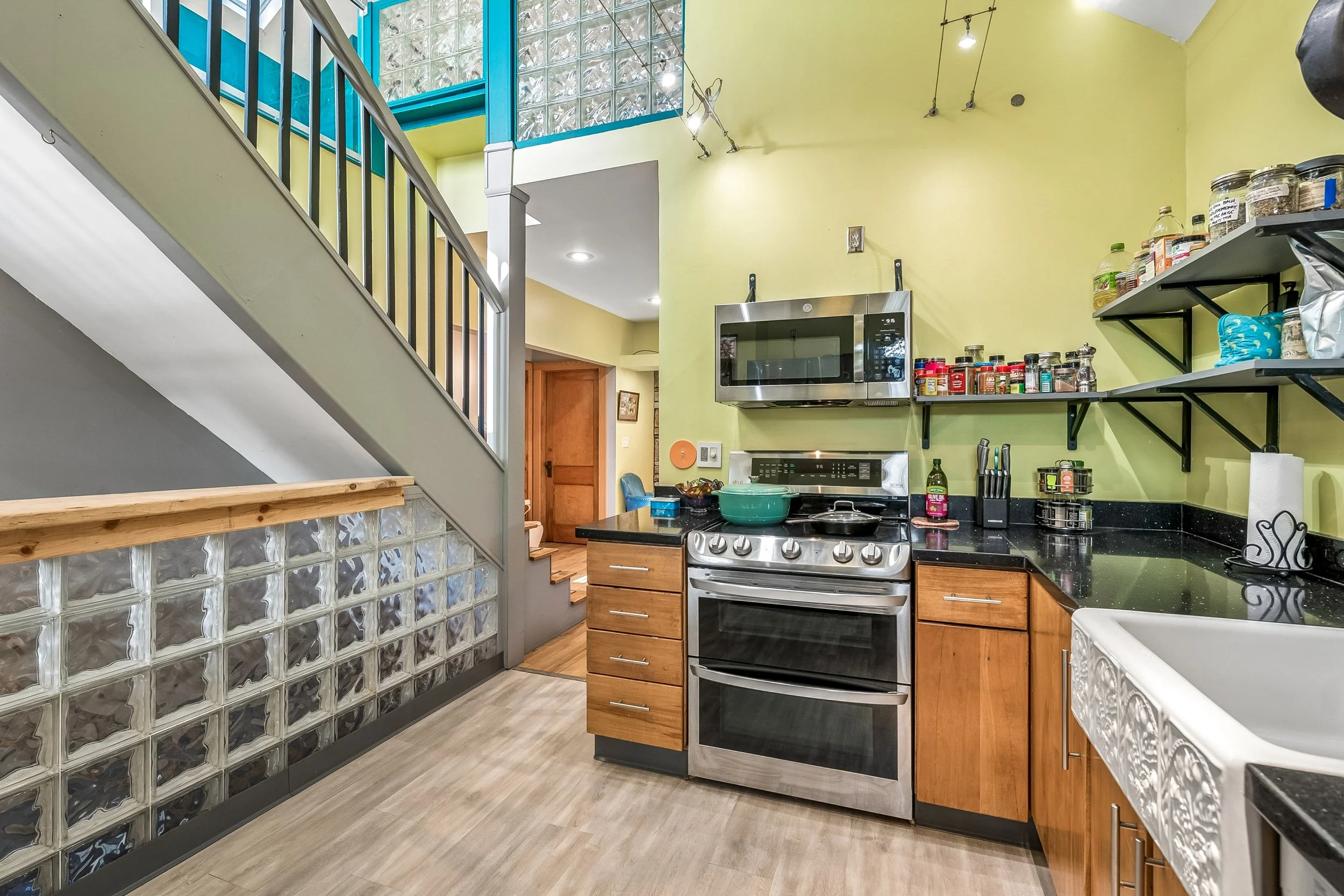 7 Kitchen 2.jpg