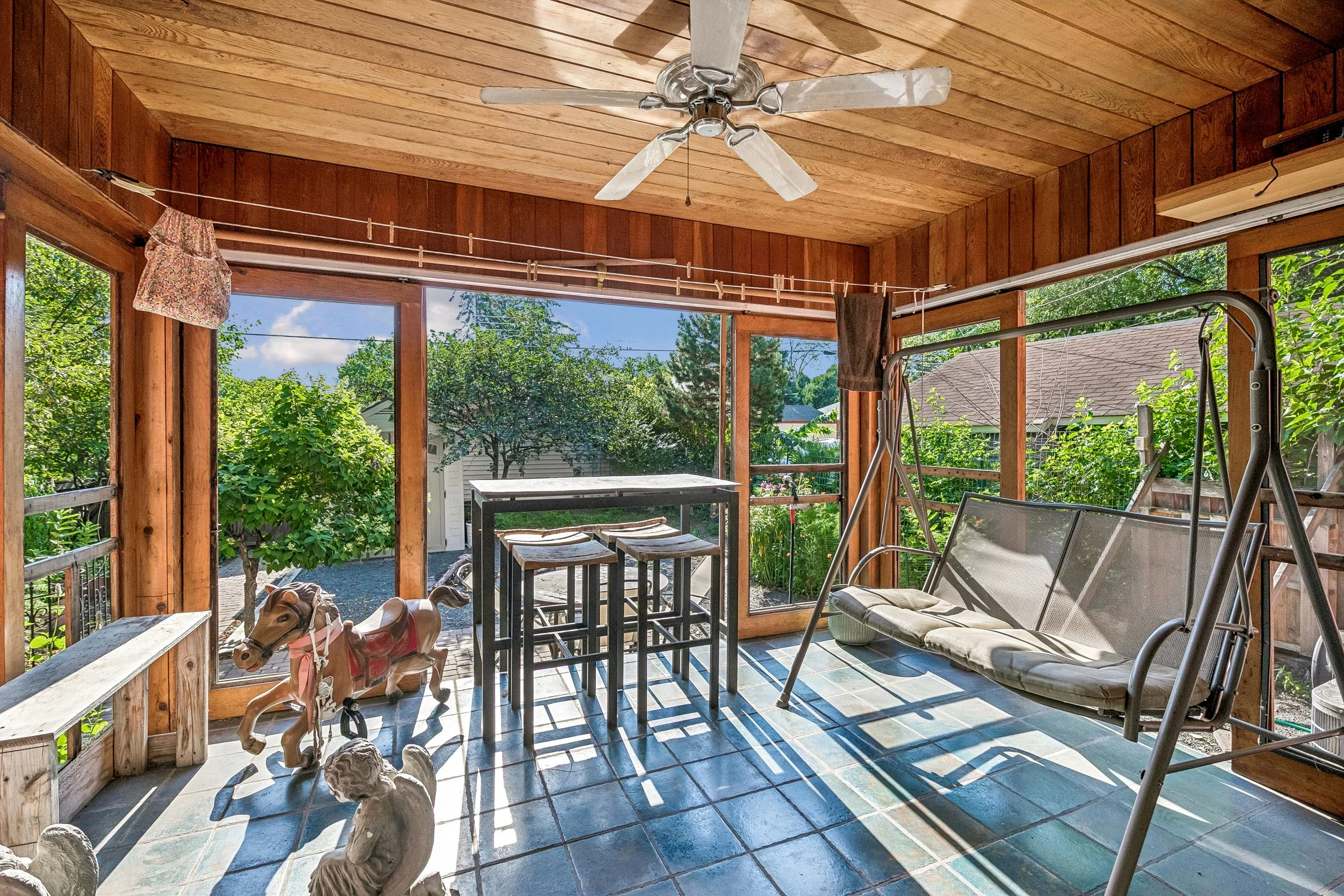 8 Screened-in Porch.jpg