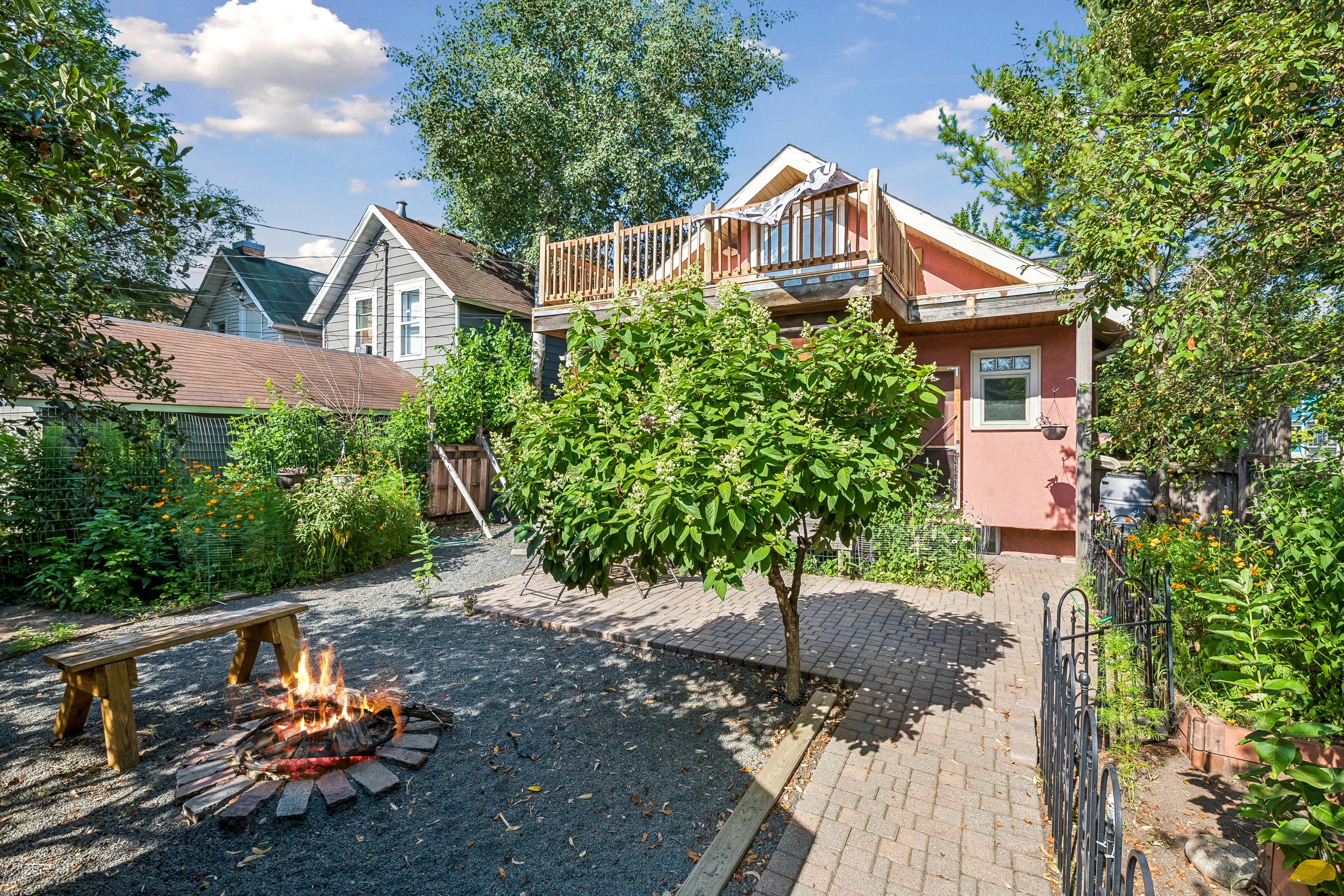 18 Fully Fenced Backyard.jpg