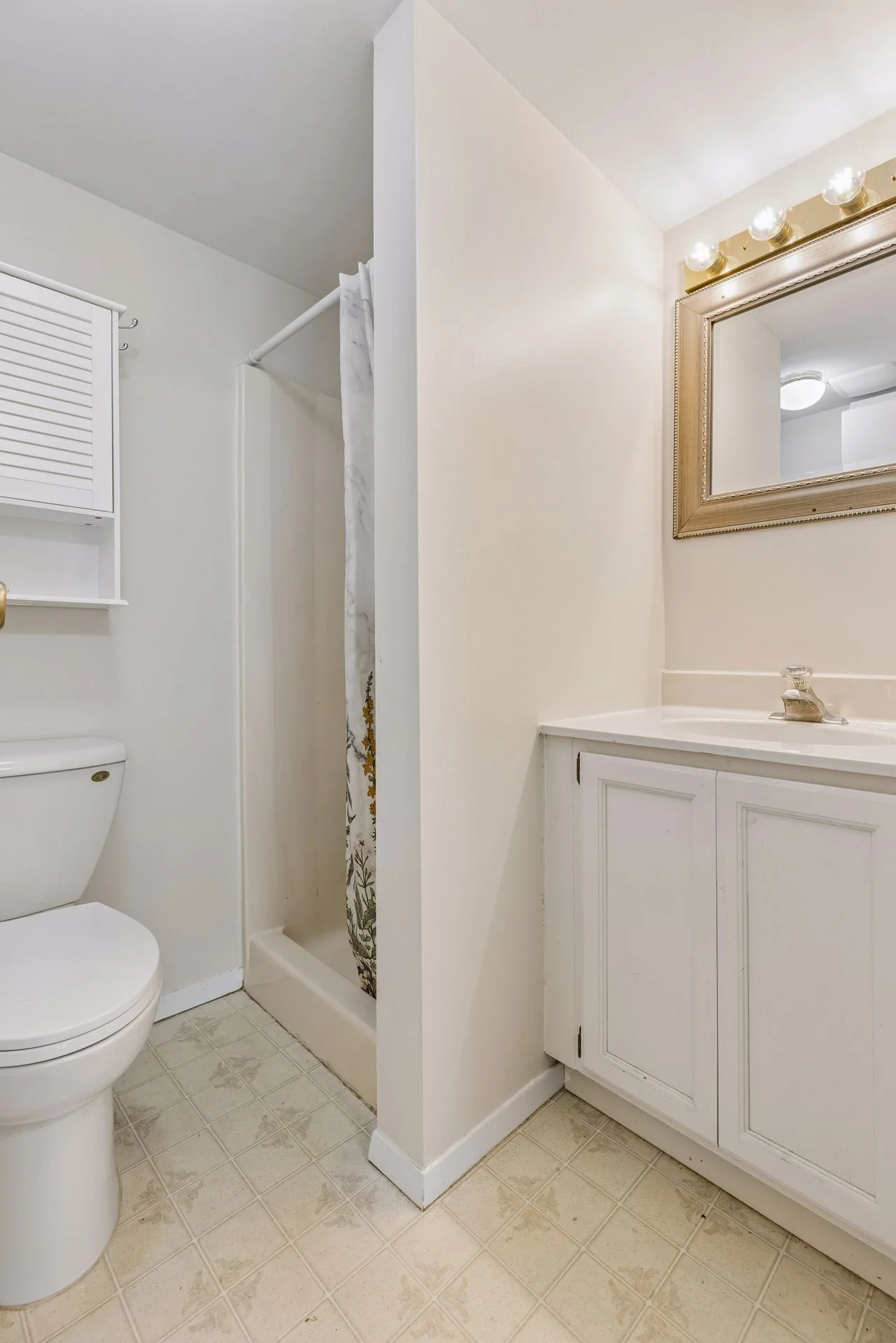 12 LL Bathroom.jpg