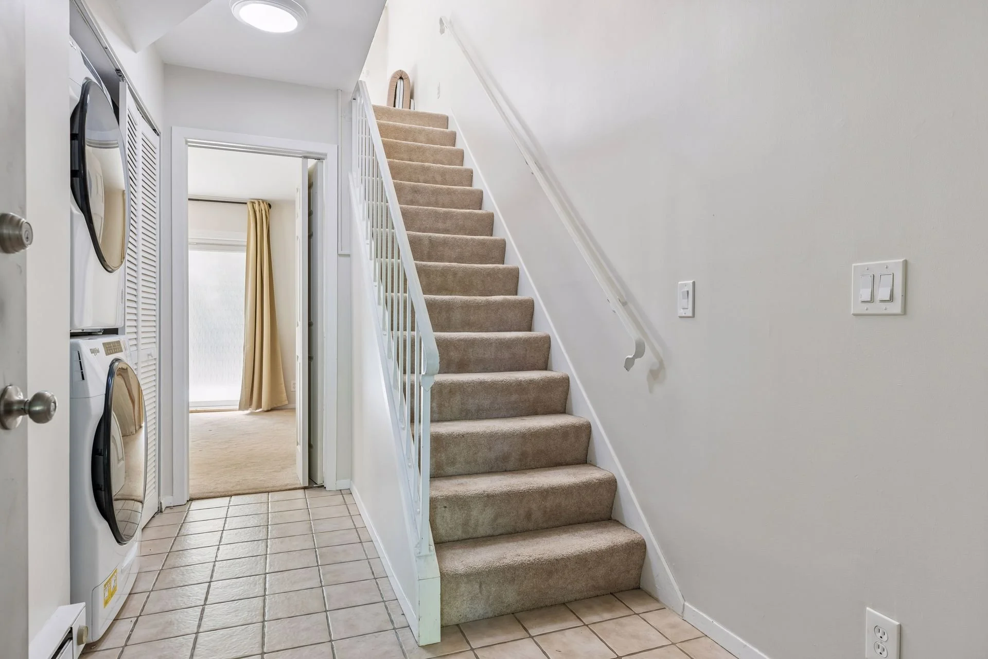 13 LL Hallway.jpg