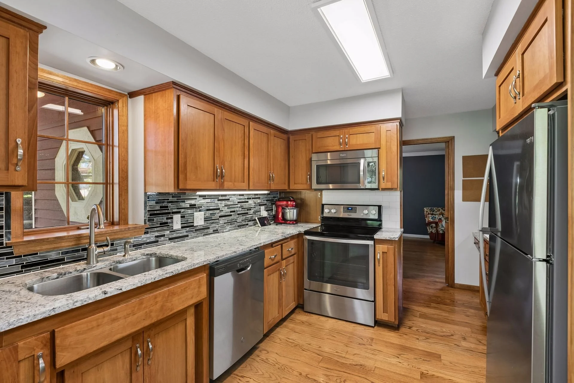 11 Kitchen (2).jpg