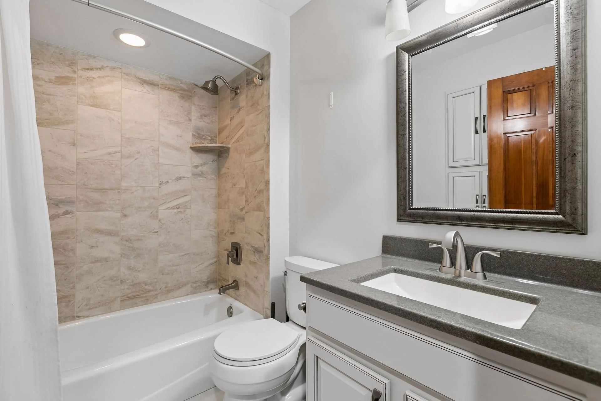 22 Full Main Bathroom.jpg