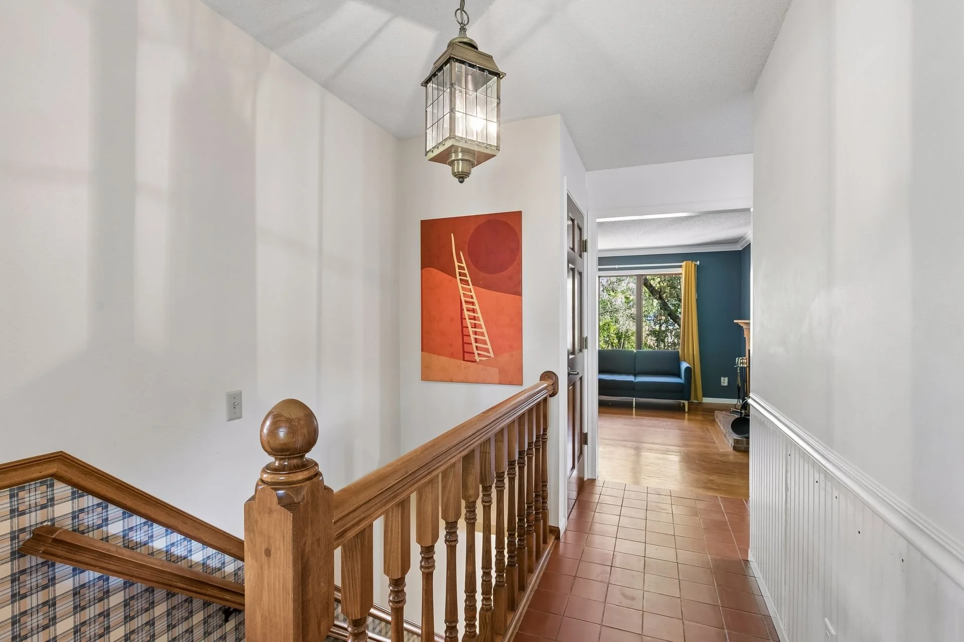 23.5 Entry & Stairs.jpg