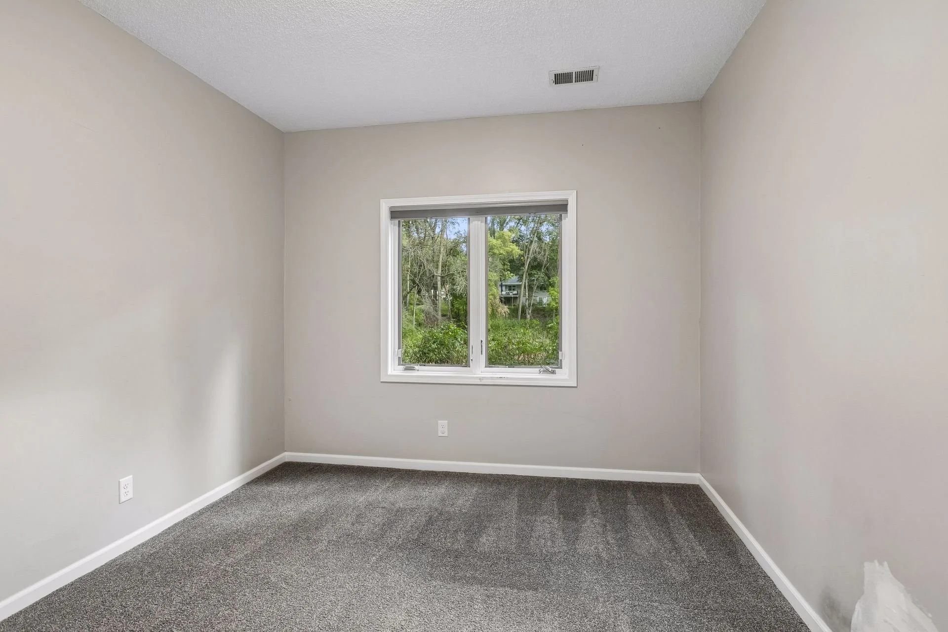 26 Fourth Bedroom.jpg