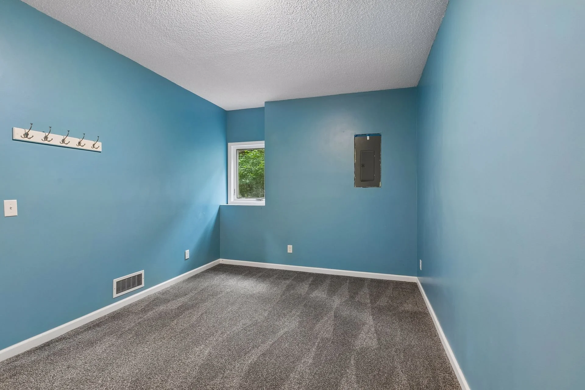 27 Fifth Bedroom.jpg