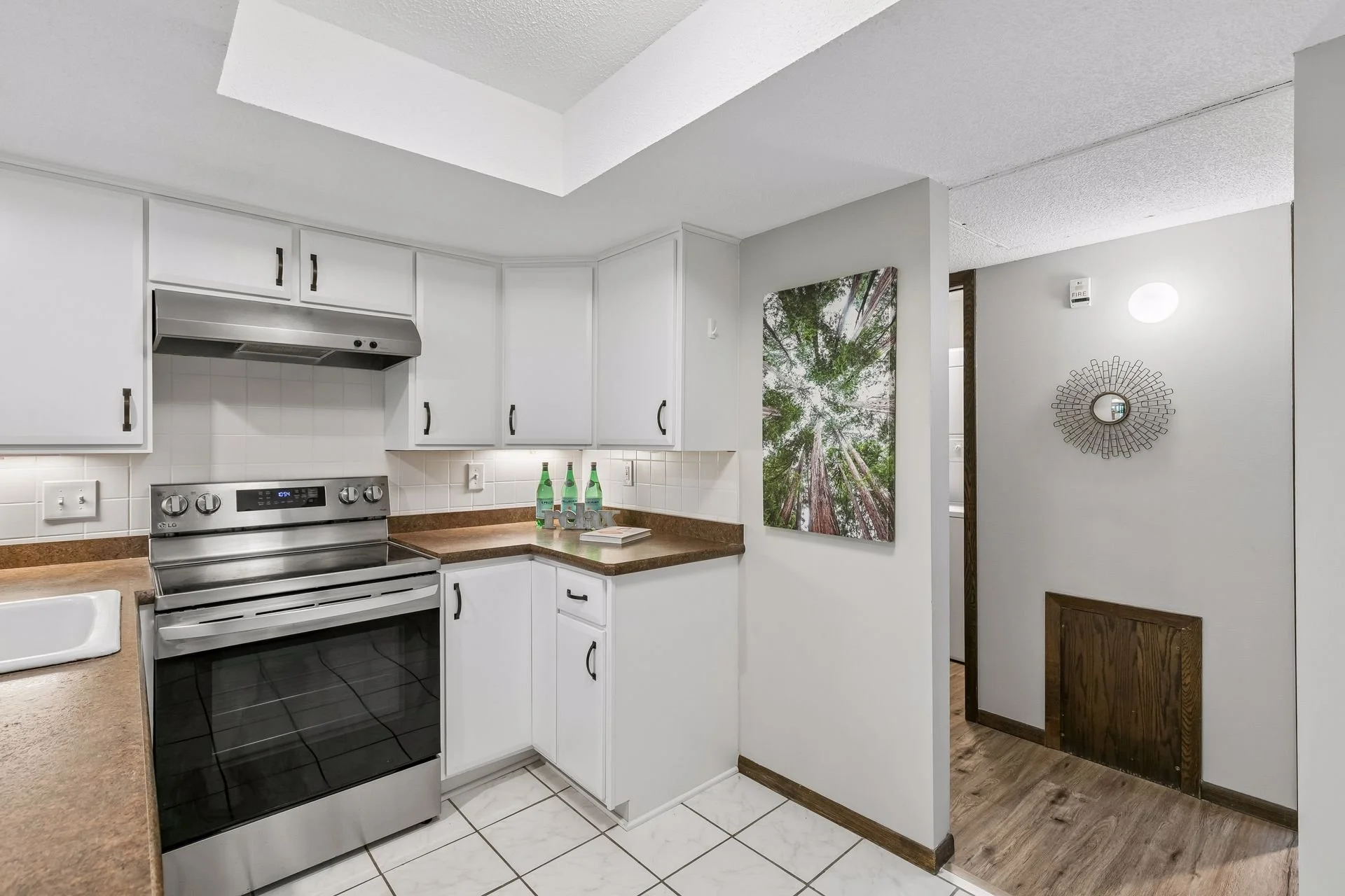 11 Kitchen.jpg