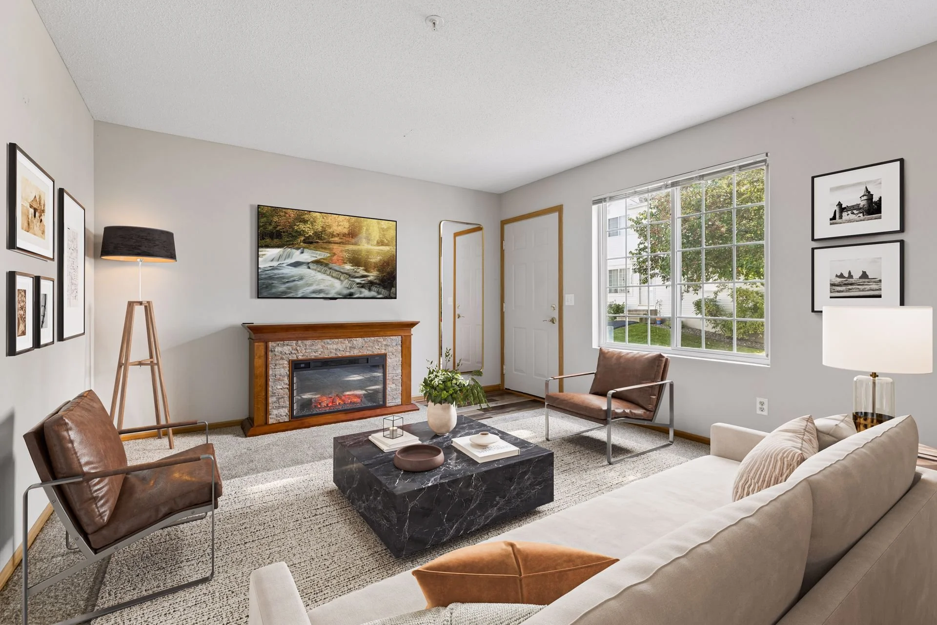 2 Living Room.jpg