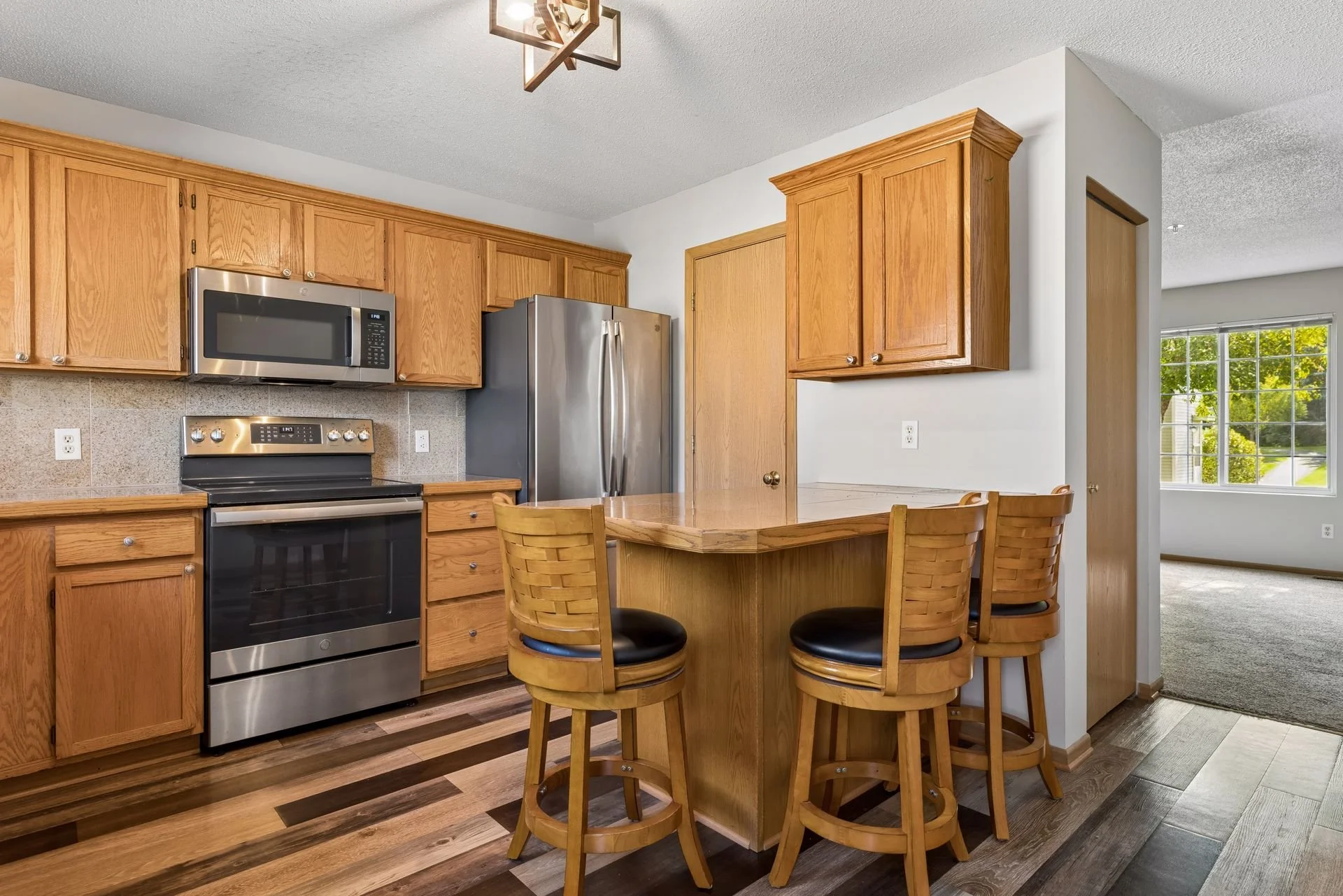 4 Kitchen.jpg