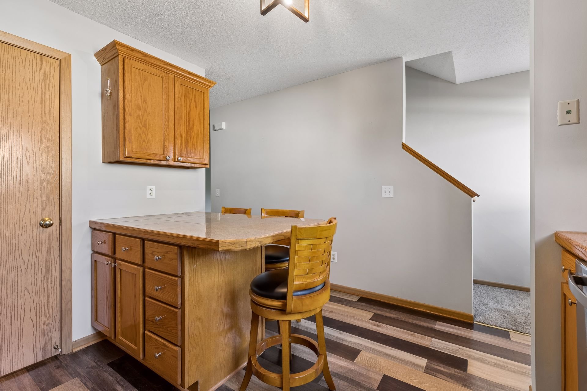 6 Kitchen.jpg