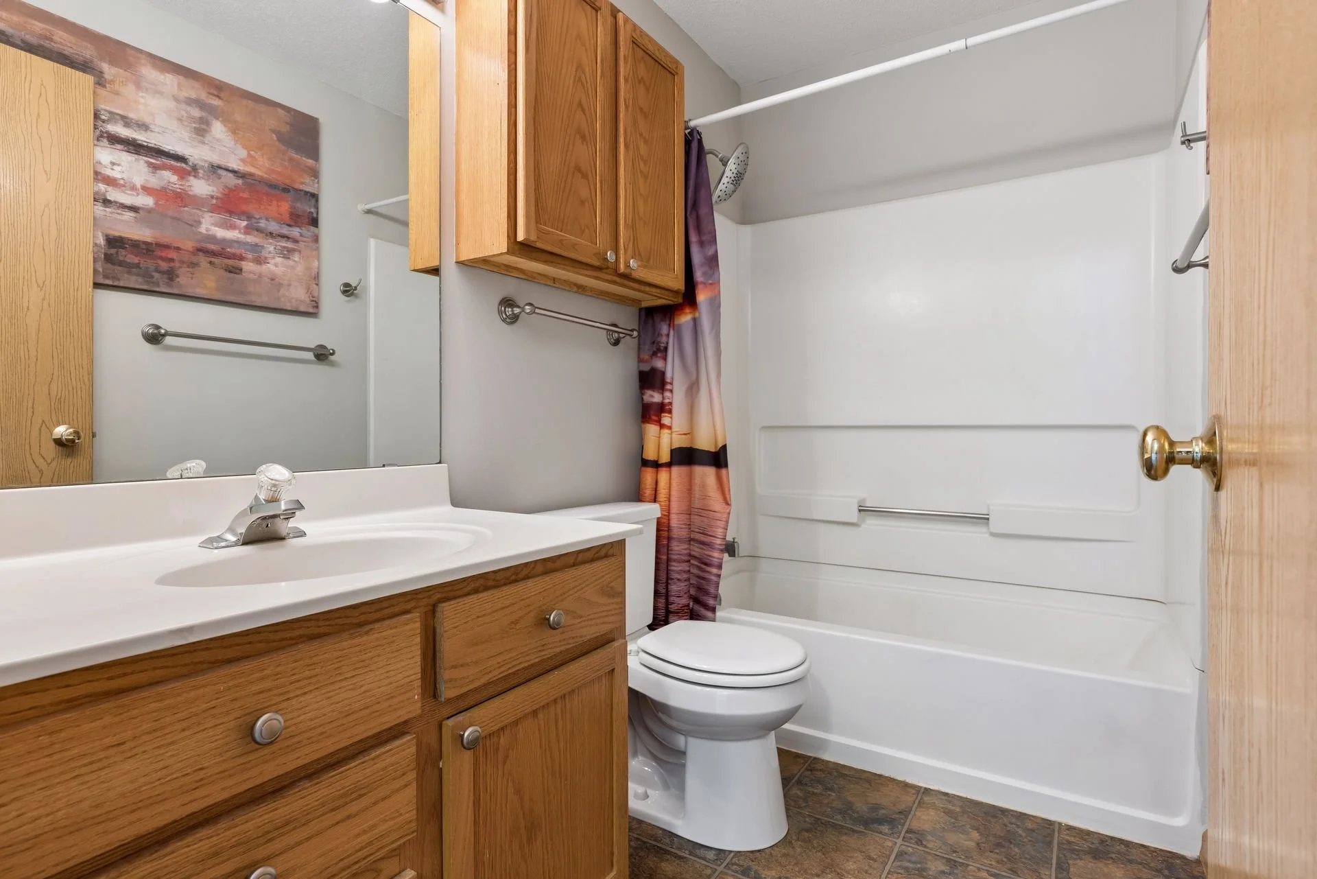 12 Upper Level Full Bathroom.jpg