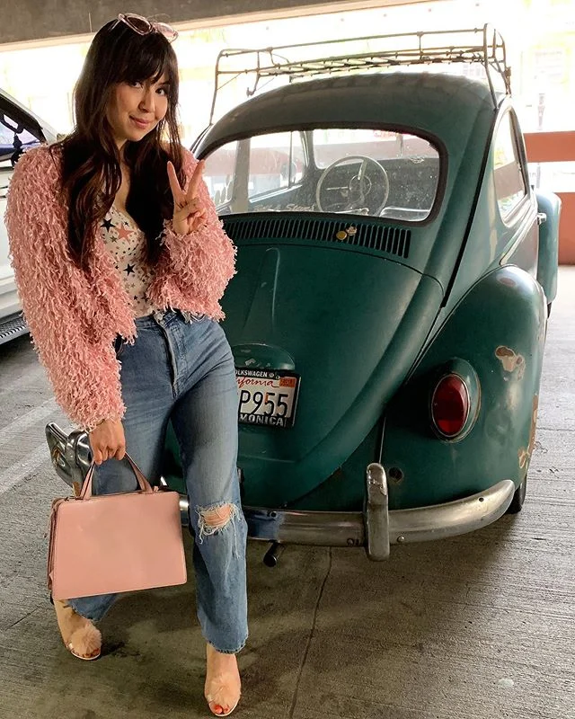 Sometimes the most candid photos are the best ones. My handbag is backwards here, and you know what? It doesn&rsquo;t even matter! #bluejeanbaby