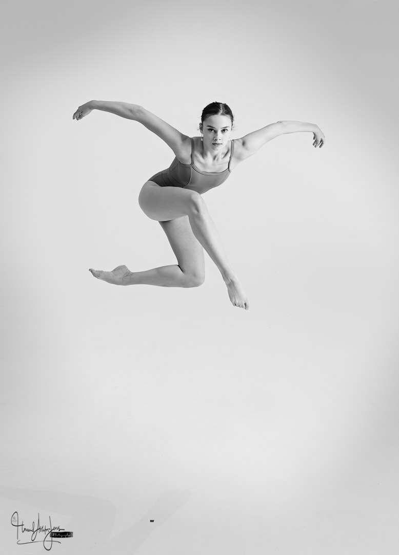 Dance_PSB_0346-Edit-Mono.jpg