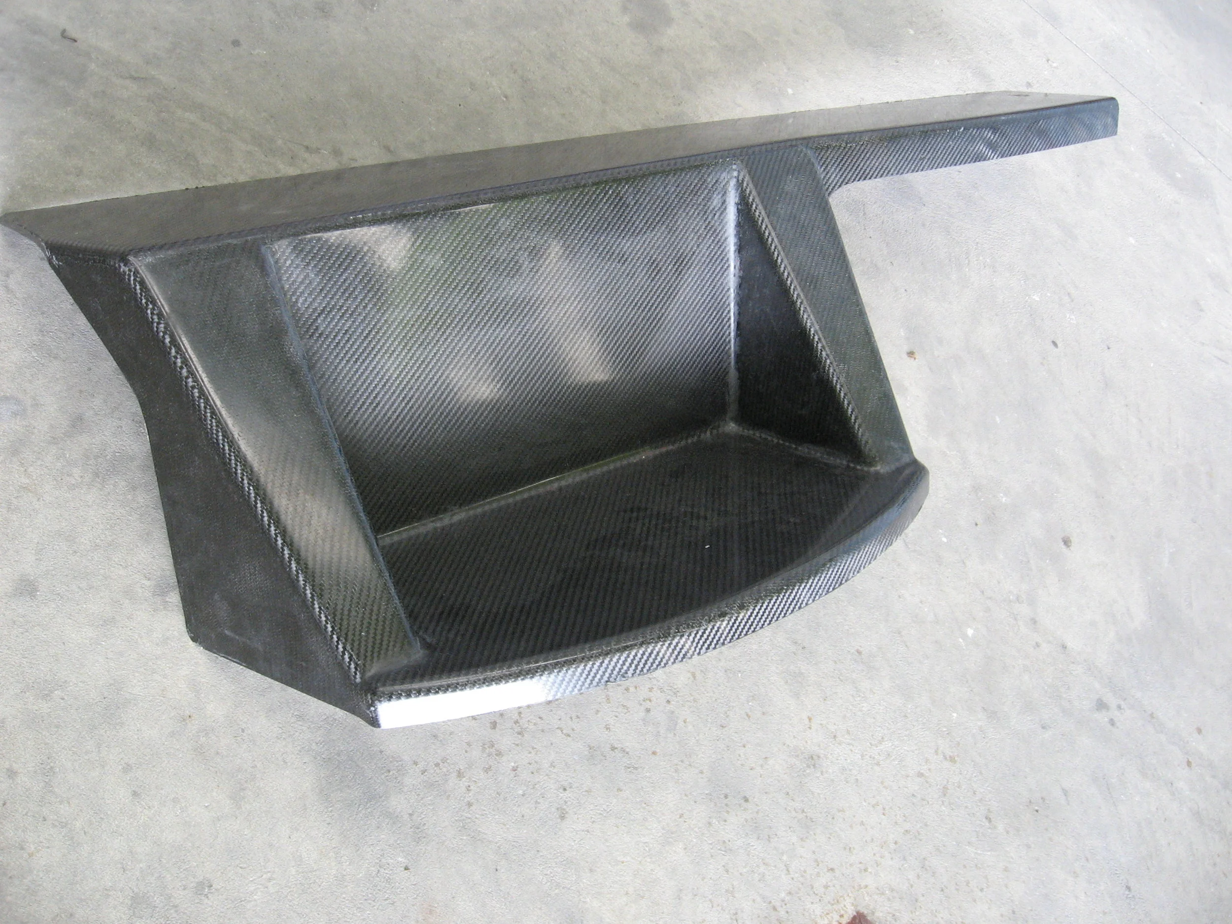  MU2-B Step into the aircraft made of composite materials 